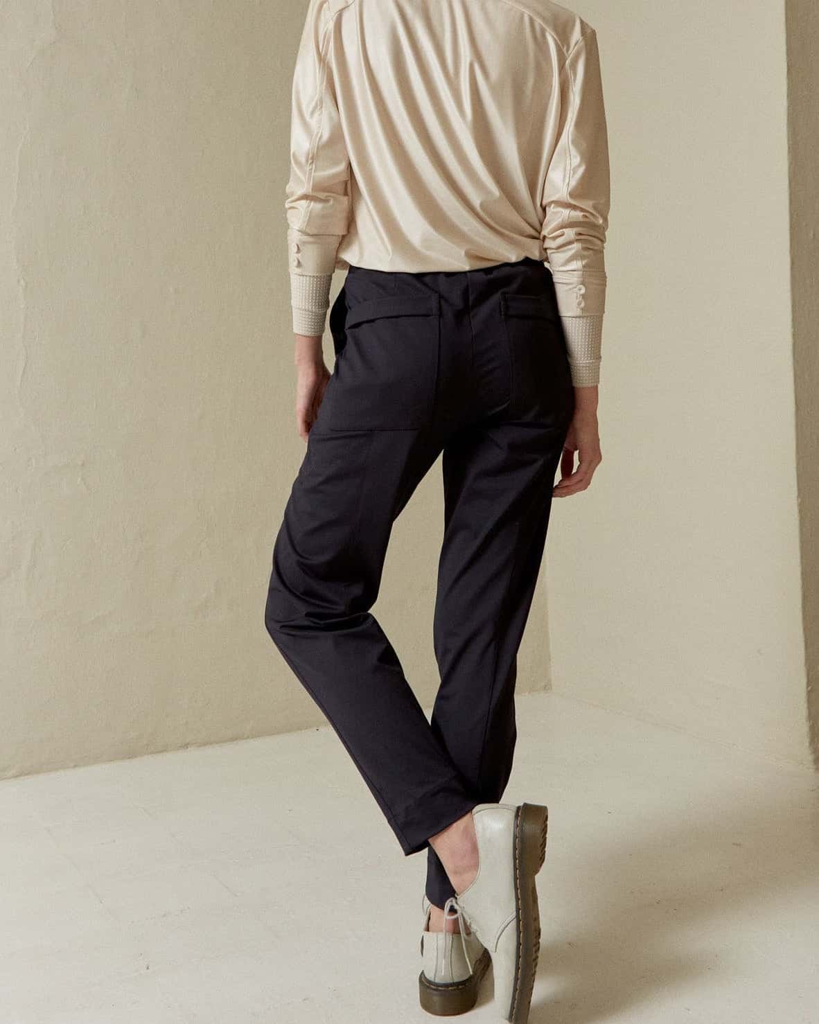 Pantalón Tech Clásico Negro MAGO FEM