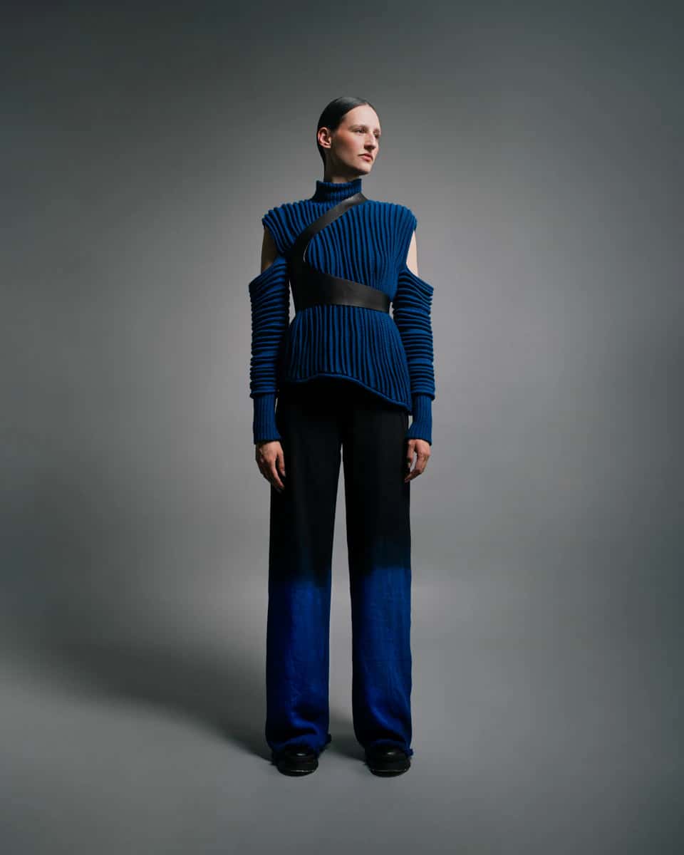SHORT  KNITTED ACCORDION CUT OUT SHOULDER SWEATER - miniatura 3