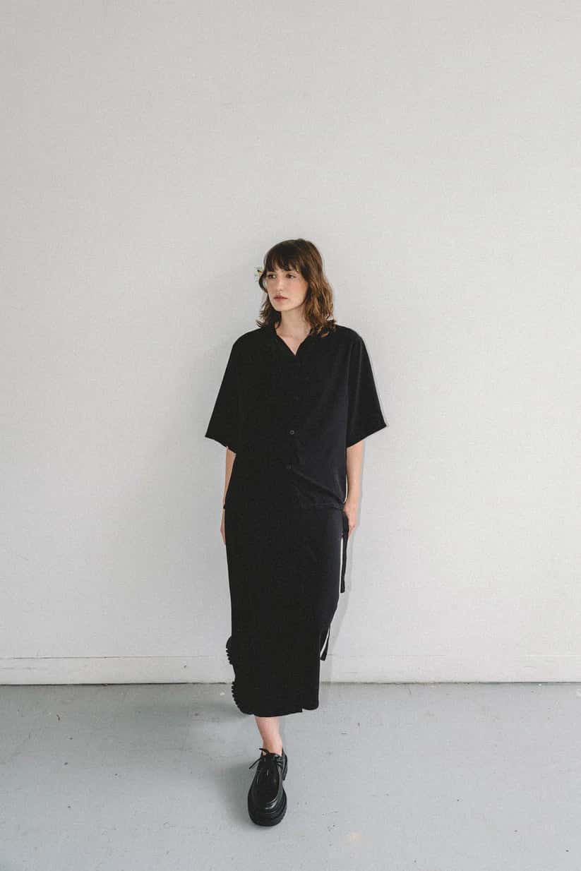 CAMISA TODA NEGRA- UNISEX - miniatura 4