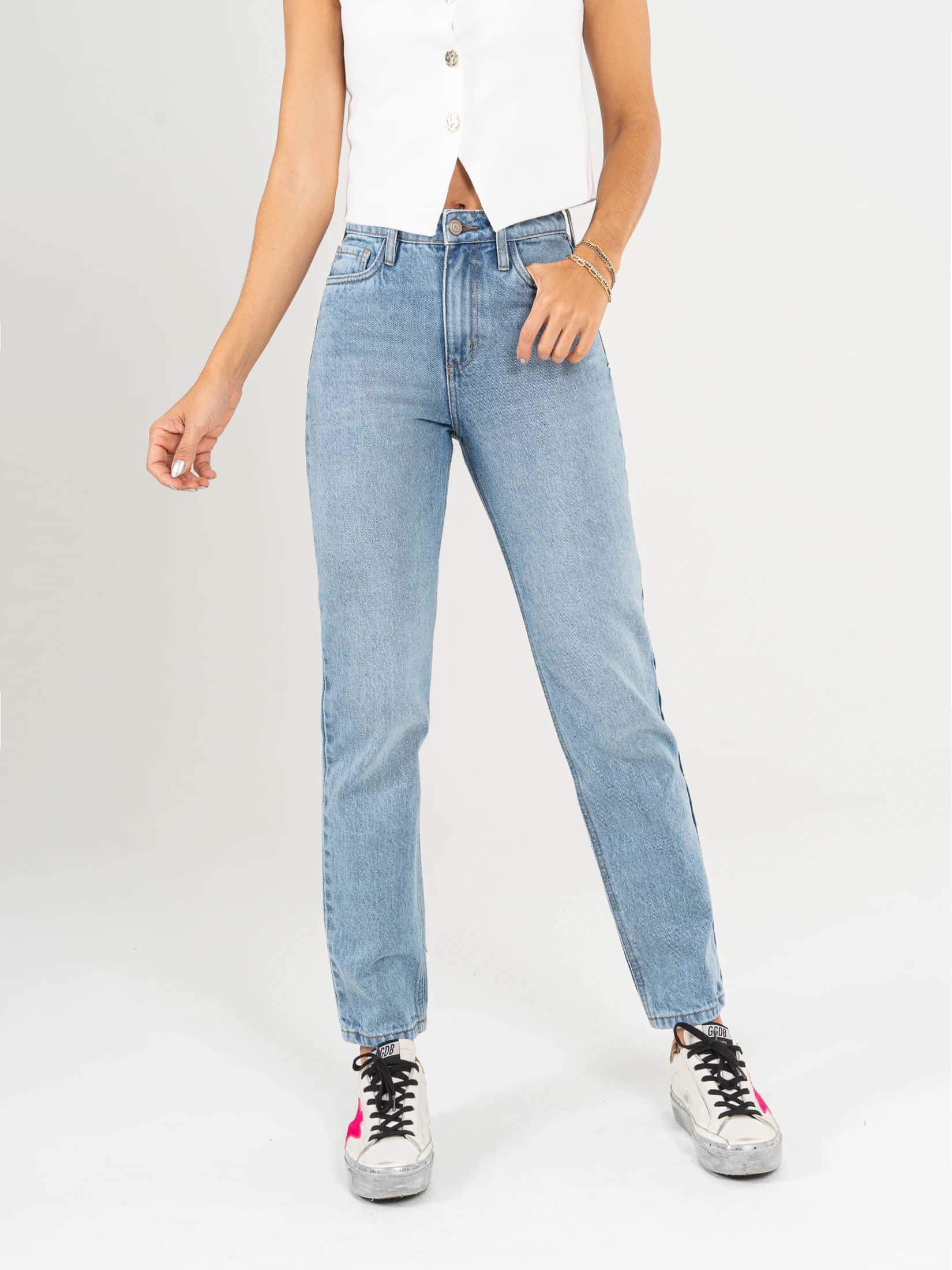 Ref: 066544 Jean Mom fit, rígido, tiro alto, tono azul medio.