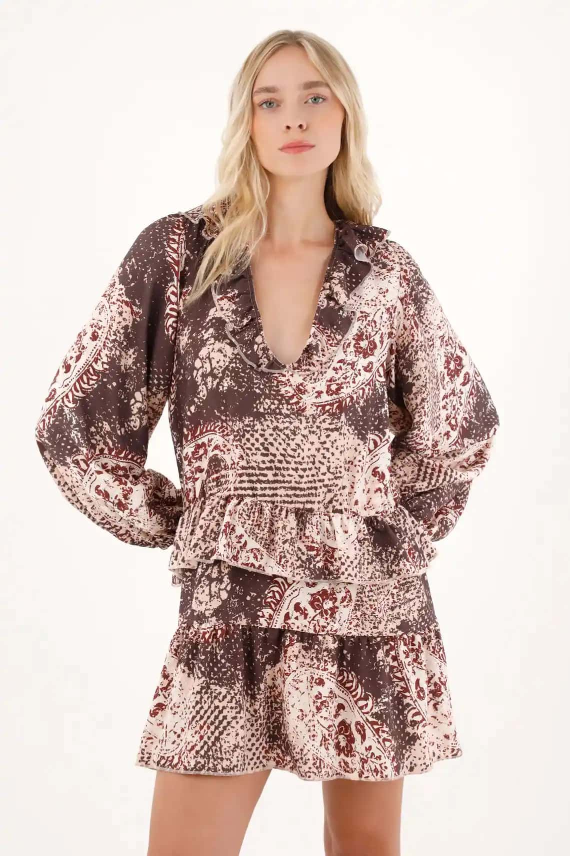 Vestido corto estampado con acabado ligero para mujer