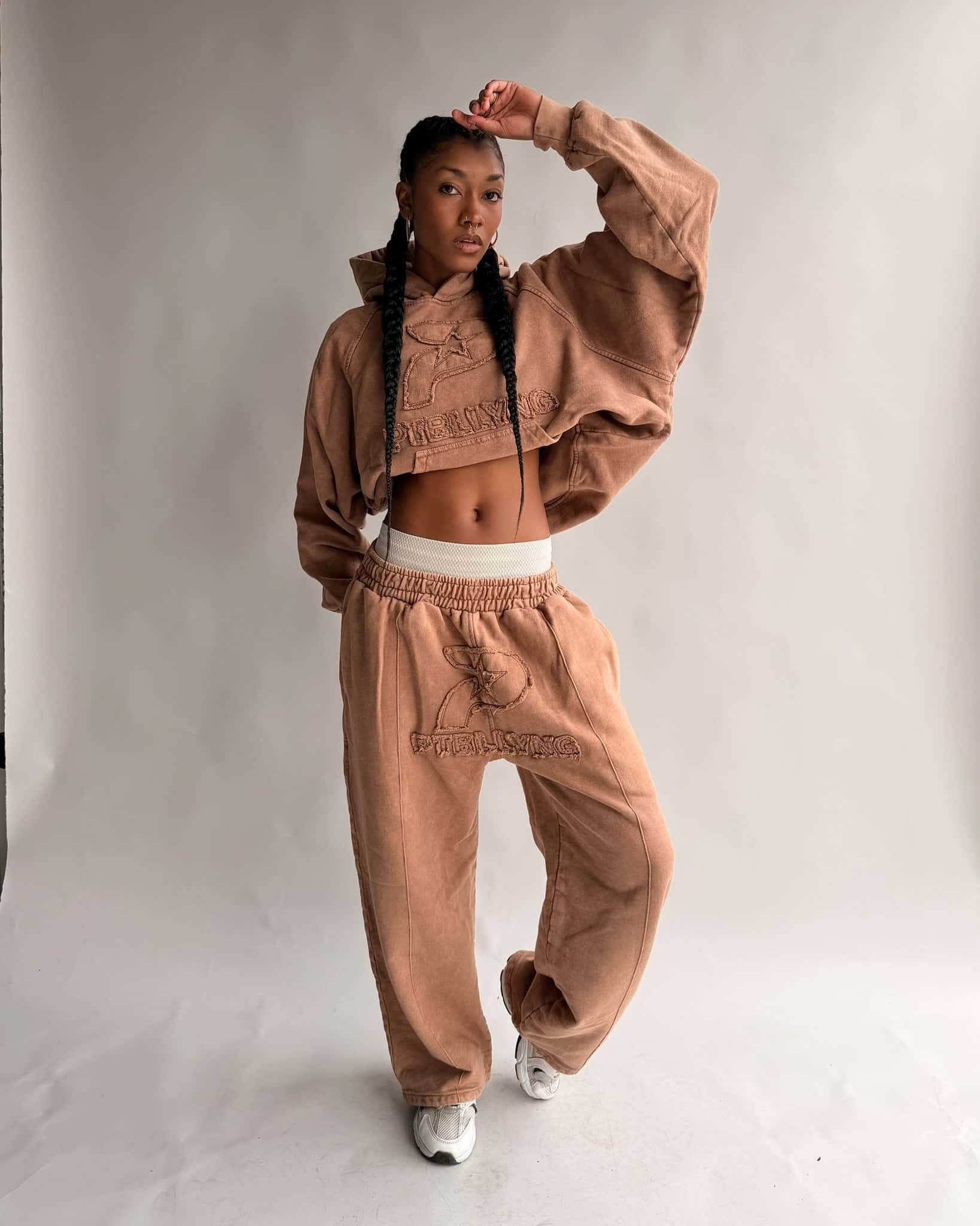 SET HOODIE + JOGGER STAR GANG CAFÉ MUJER - miniatura 1
