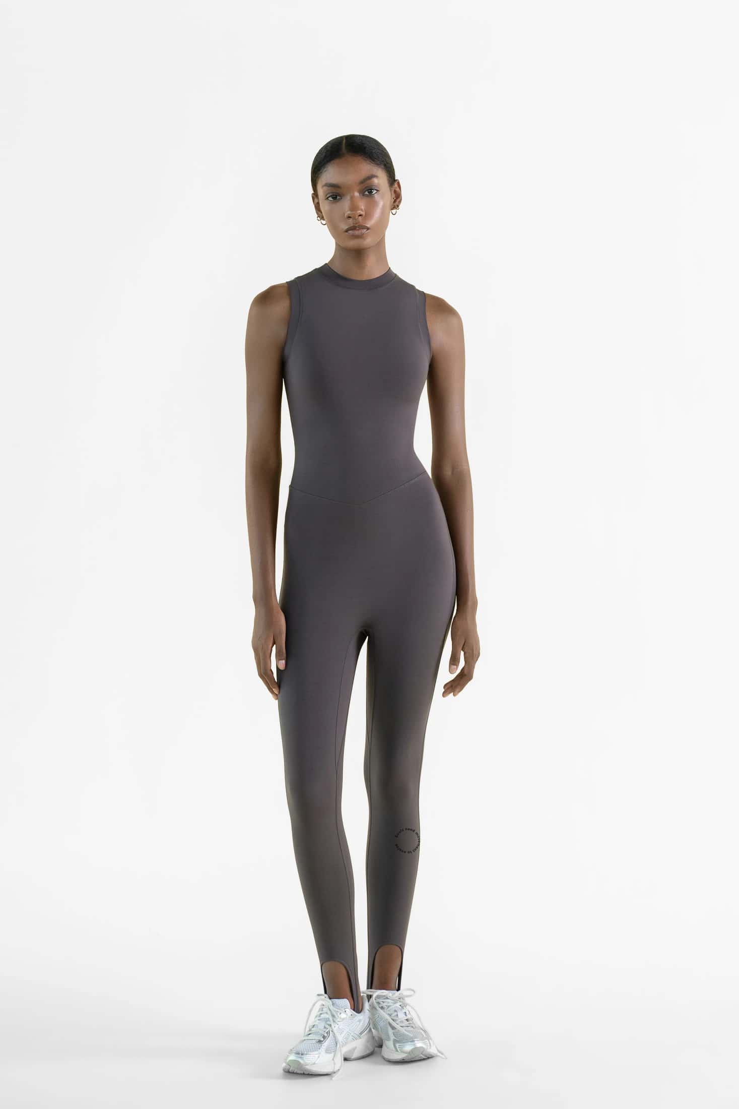 STIRRUP ONESIE IN COFFEE BEAN - miniatura 2