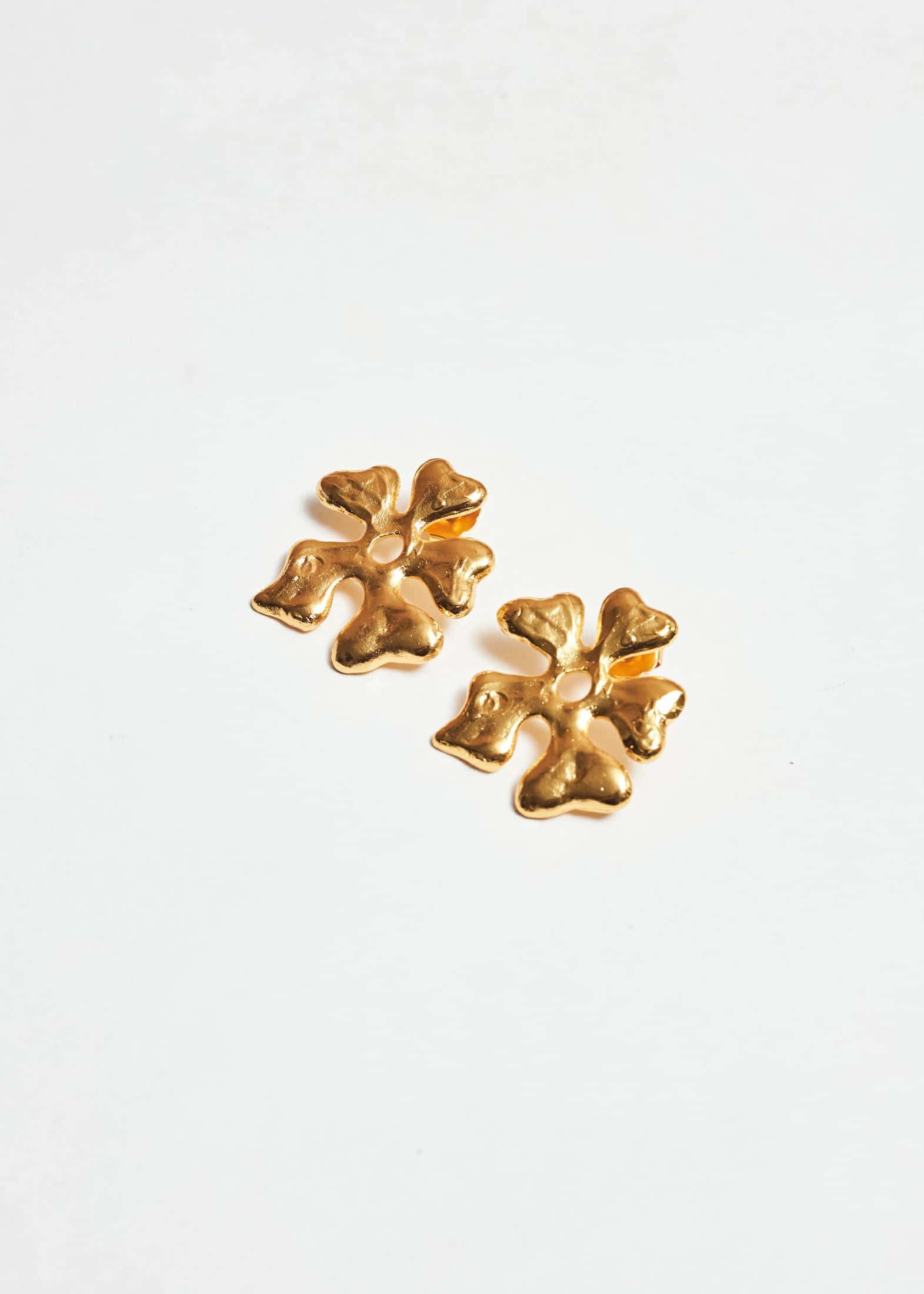 Aretes Flora Dorado