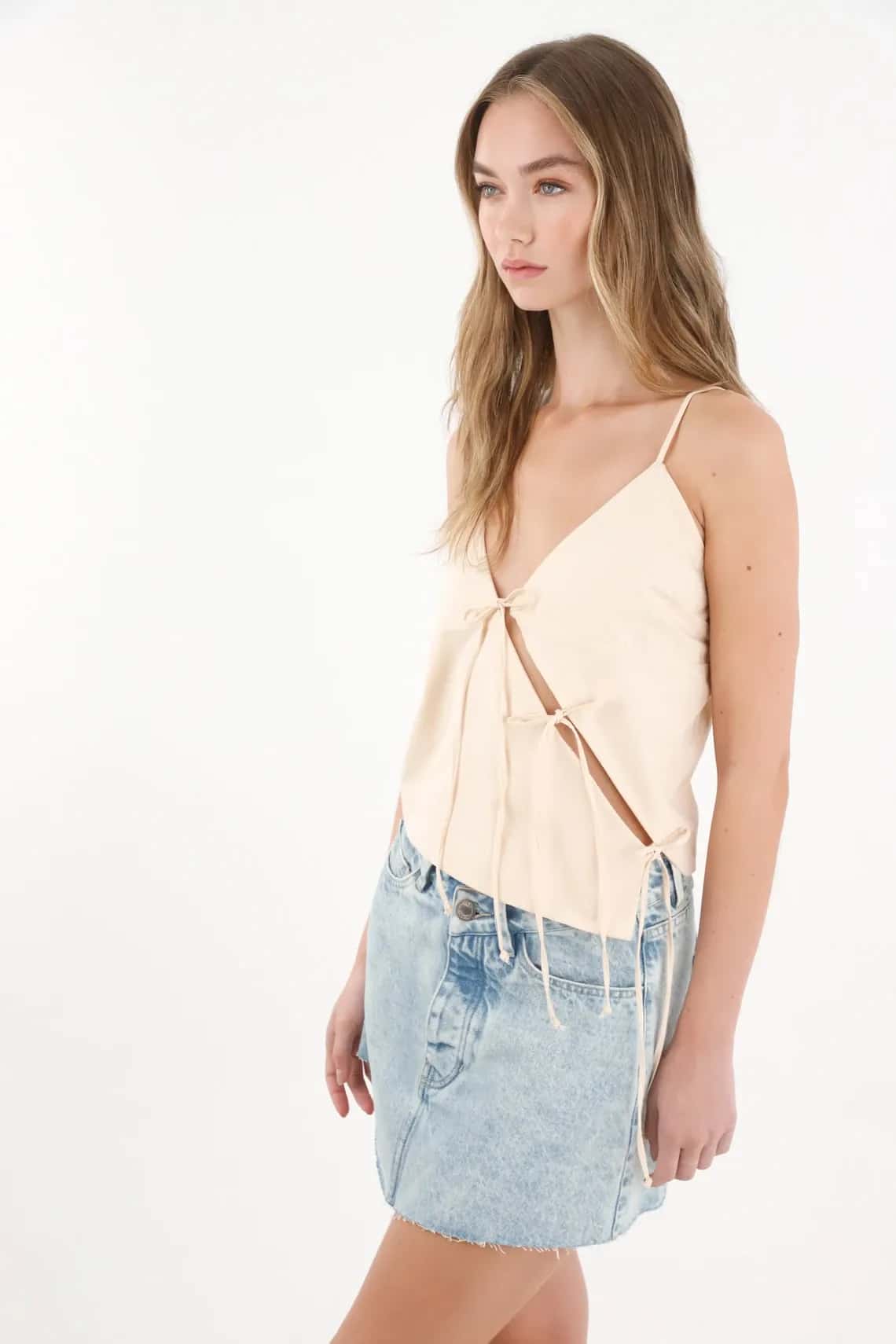 Camisa con amarres en diagonal crudo para mujer