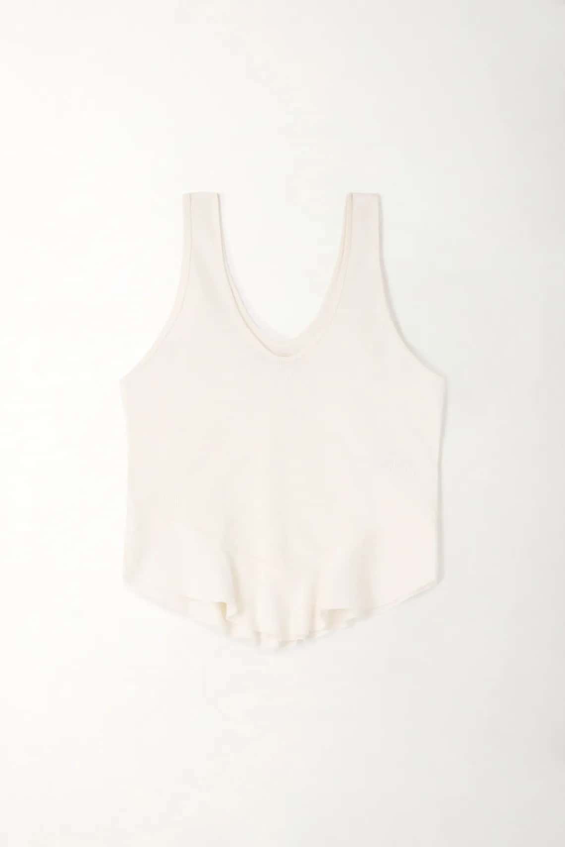 Camiseta en rib con escote en V crudo para mujer