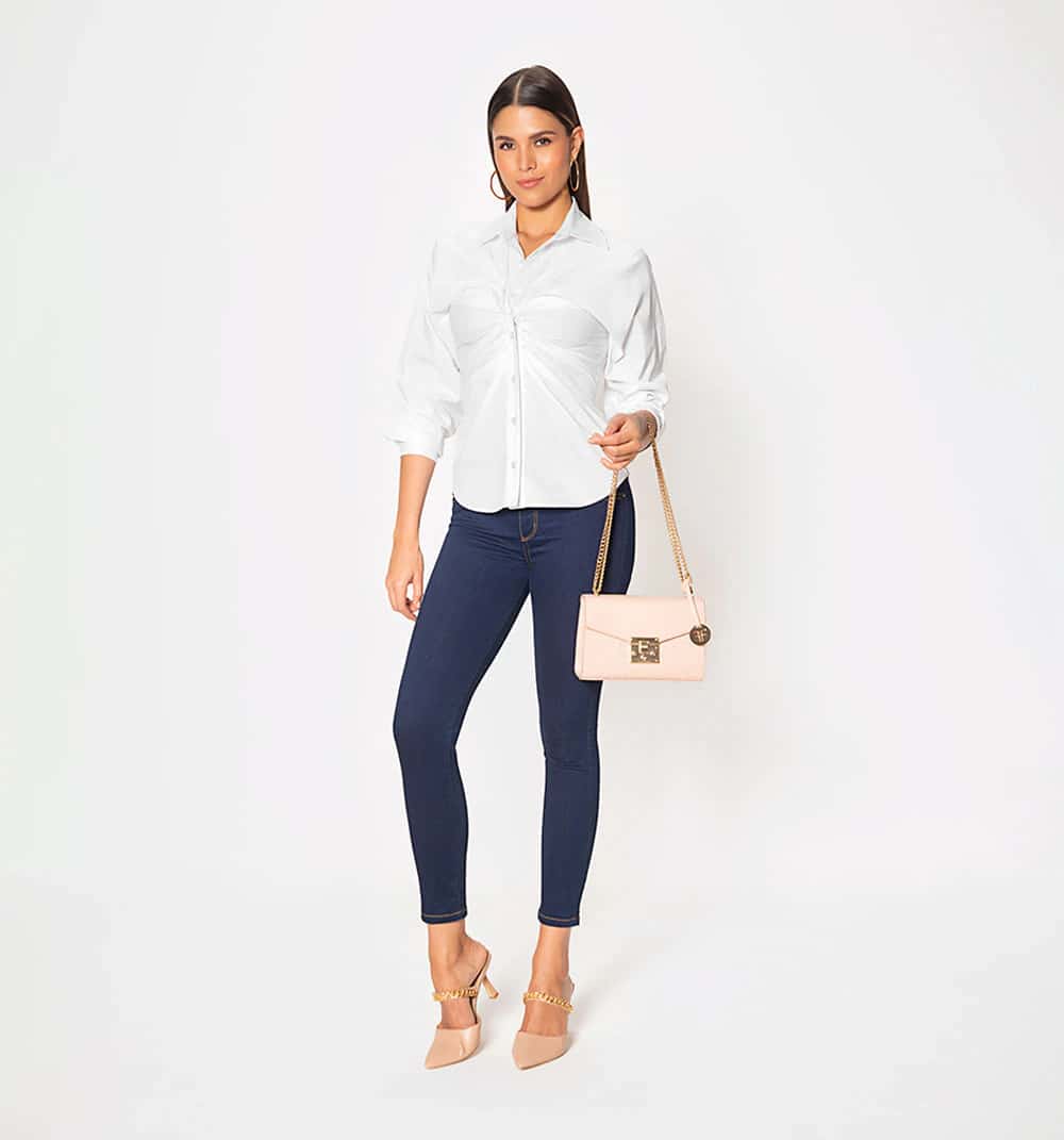 Blusa camisera manga larga frente  entre