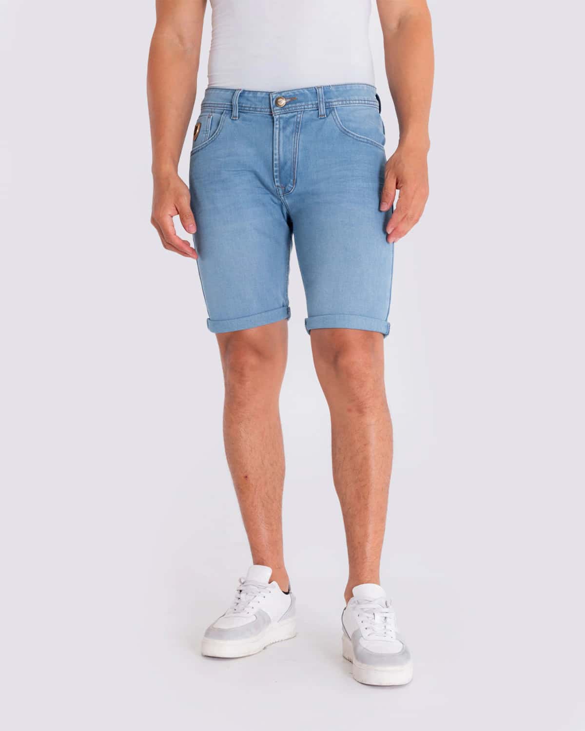 Bermuda slim tono claro para hombre