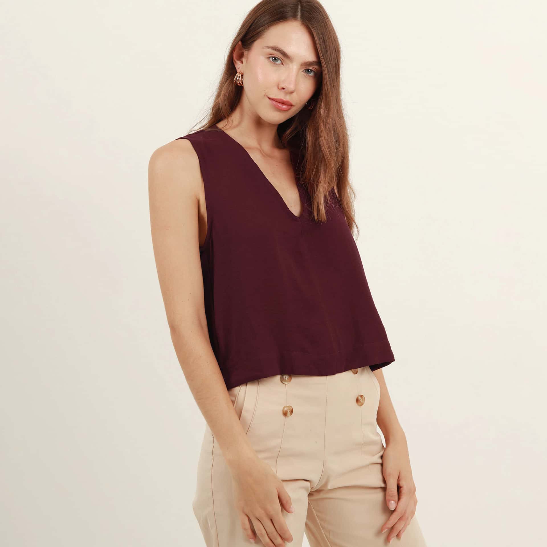 Blusa cuello en v manga sisa con bordado - miniatura 2