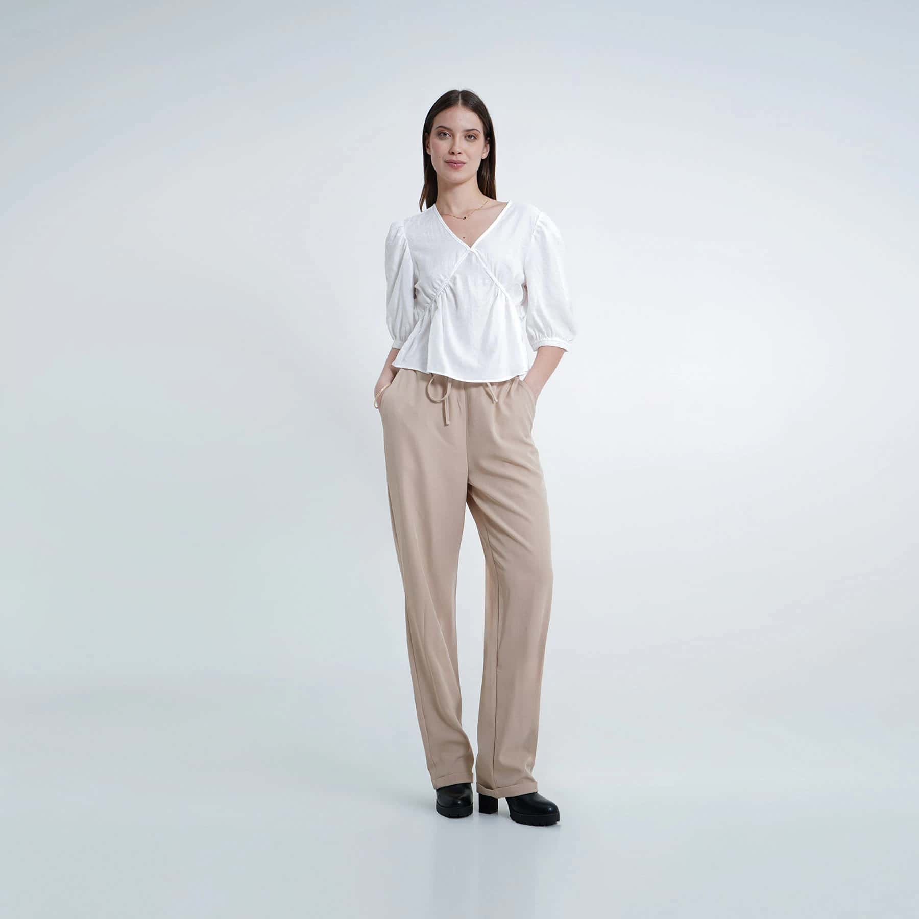 Pantalón recto con elastico y cintura