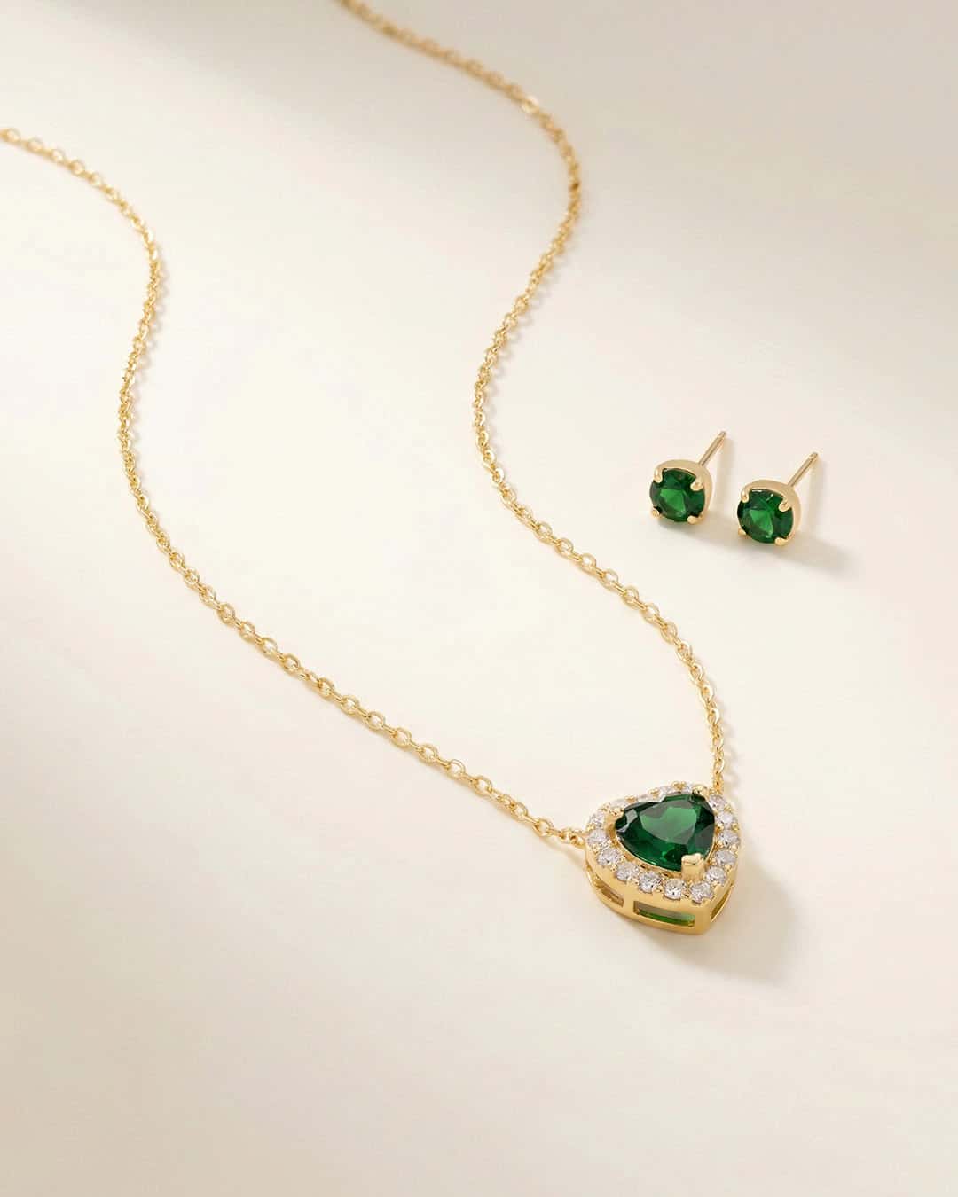 Collar Corazón Esmeralda Mediano