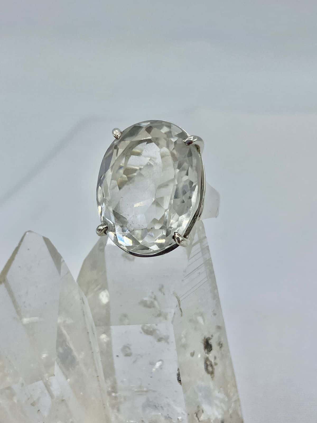 Anillo cuarzo Transparente Óvalo Faceteado