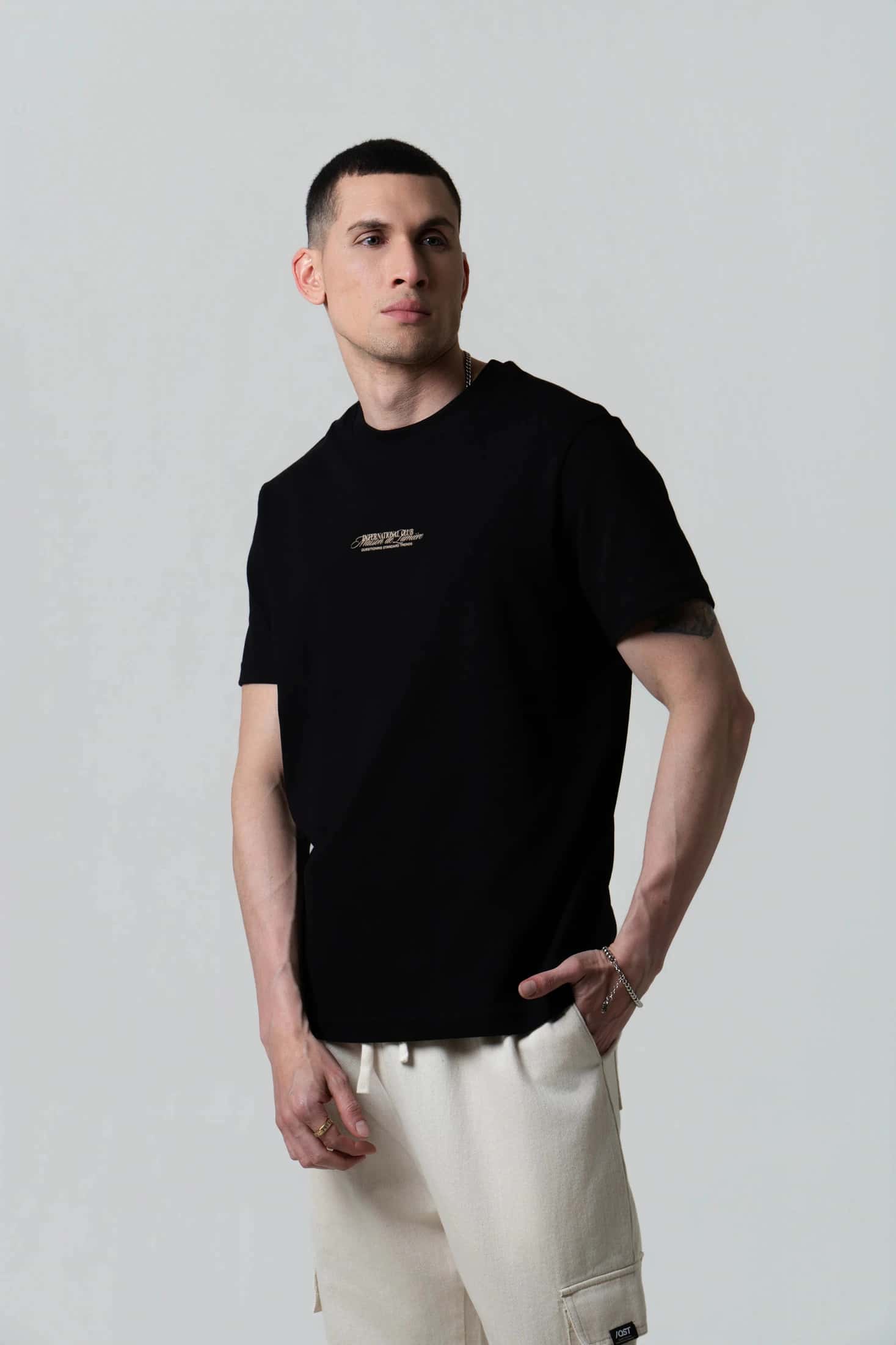 CAMISETA MANGA CORTA COLOR NEGRO
