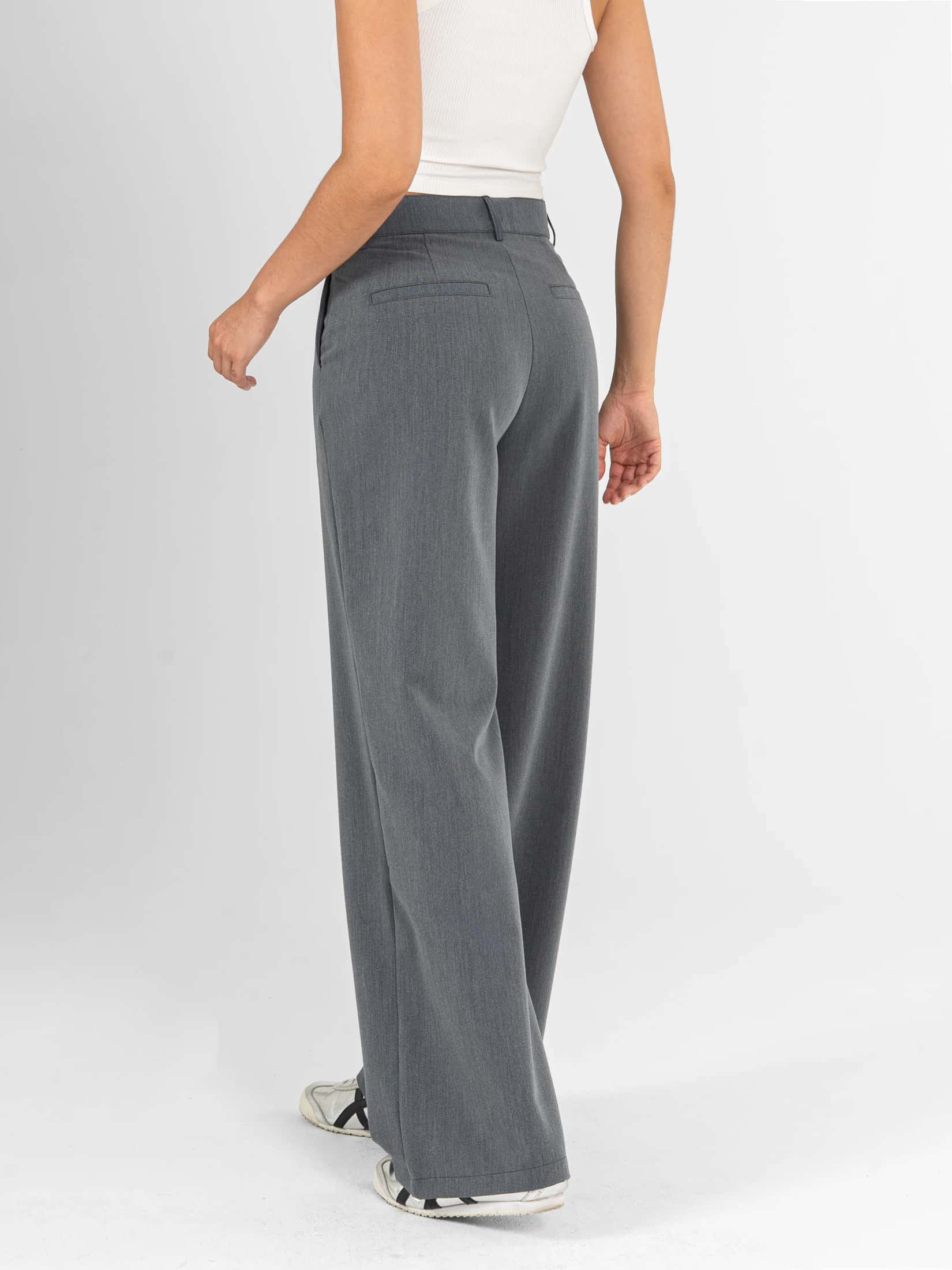 Ref: 0620568 Pantalón straight leg, tejido plano liviano, stretch, tiro alto, detalle en pretina, tono gris - miniatura 2