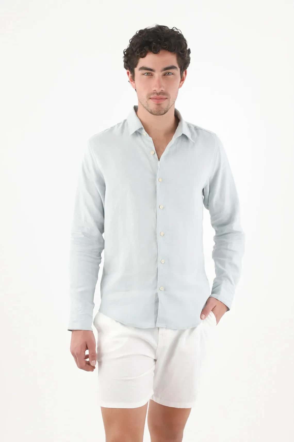 Camisa fit regular con botones crema en lino azul hielo para hombre