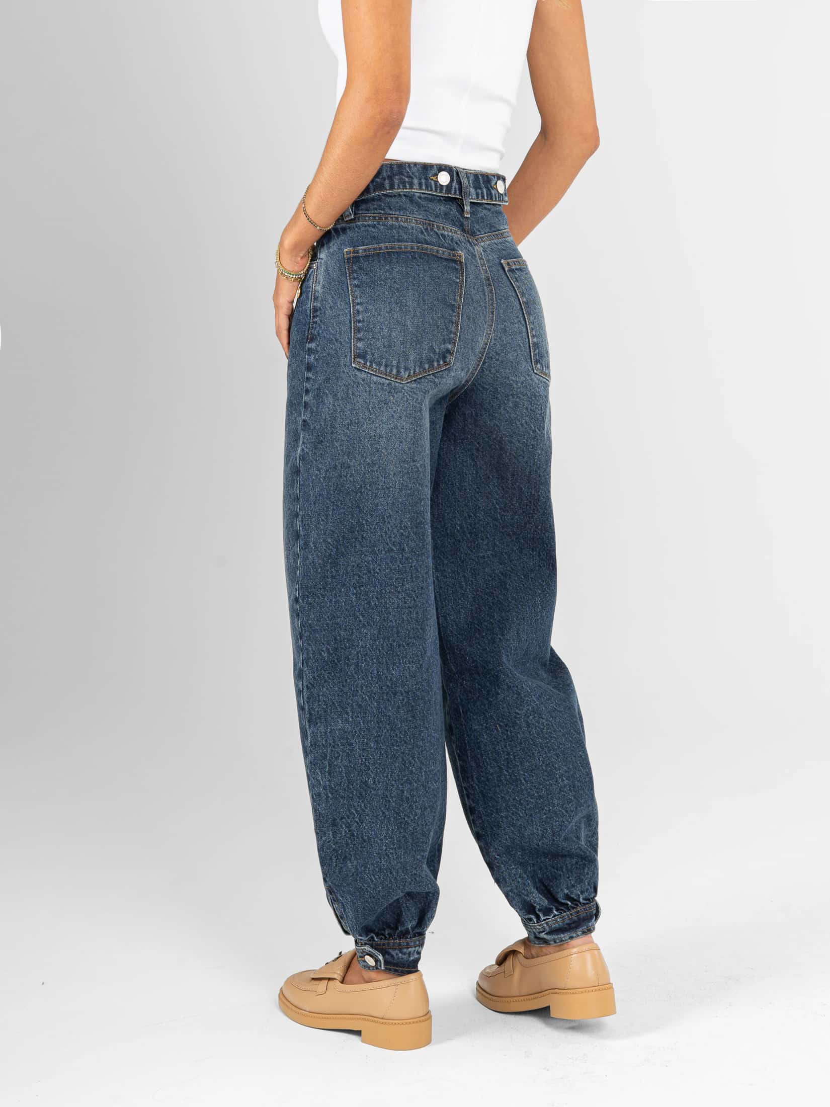 Ref: 066518 Jean baggy cropped, detalle en bota, rígido, tiro alto, tono azul oscuro. - miniatura 2