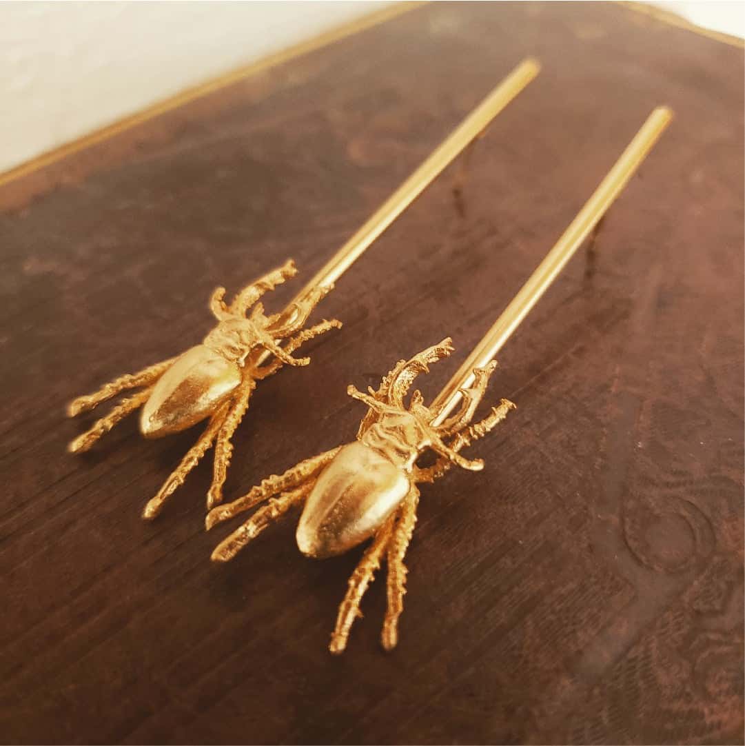 Aretes largos con escarabajo pequeño - miniatura 4