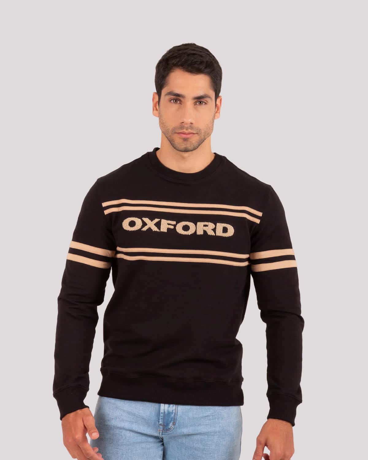 Buzo negro bordado frontal para hombre