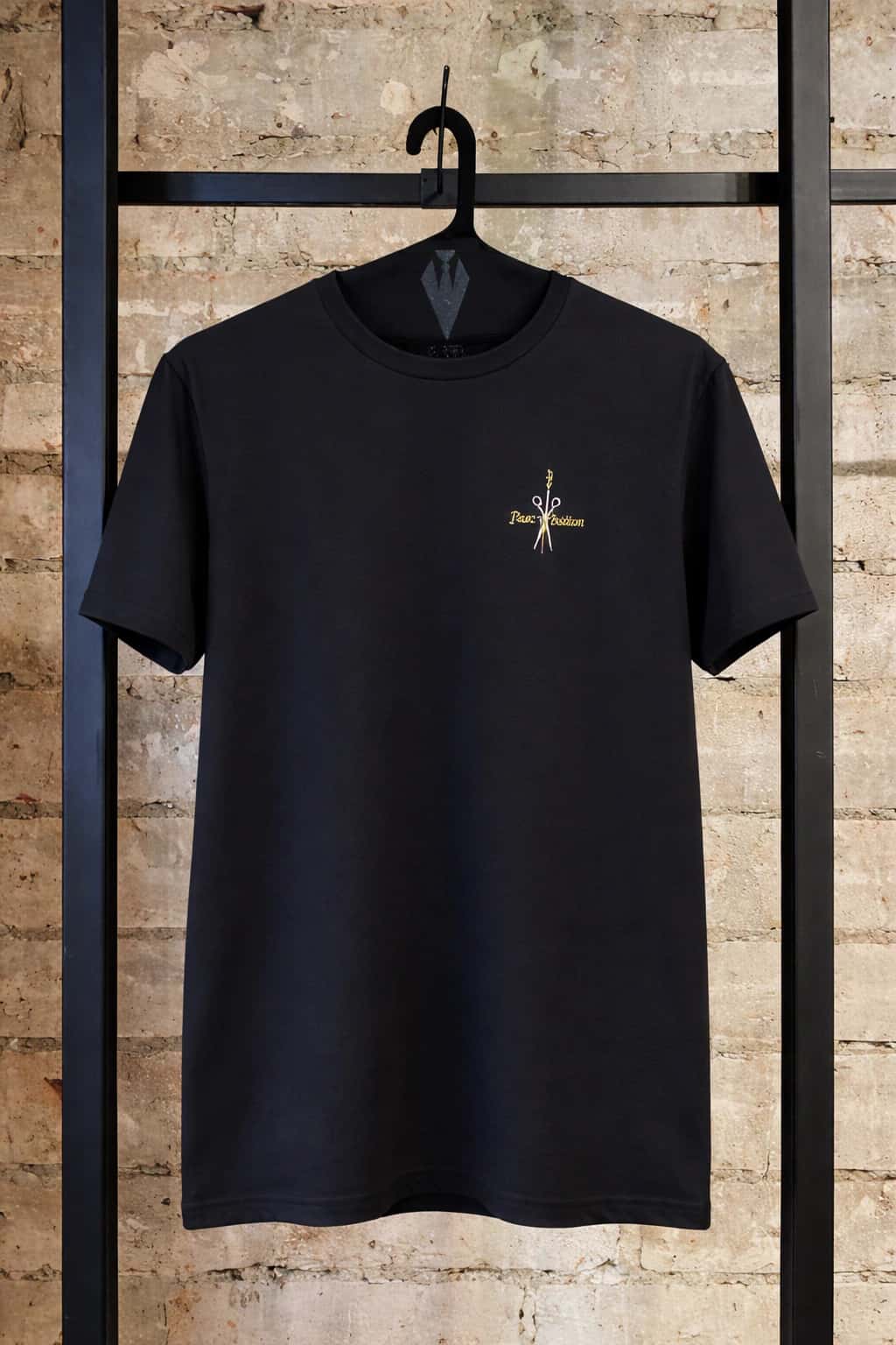 Camiseta Para Hombre Negra Bordado Tijeras