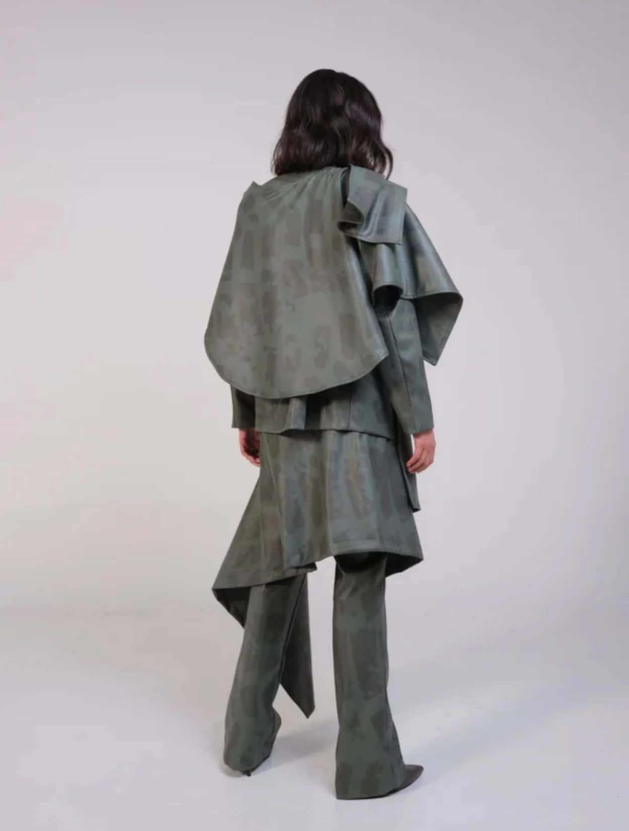 CHAQUETA FERRARA CON CAPA - miniatura 3