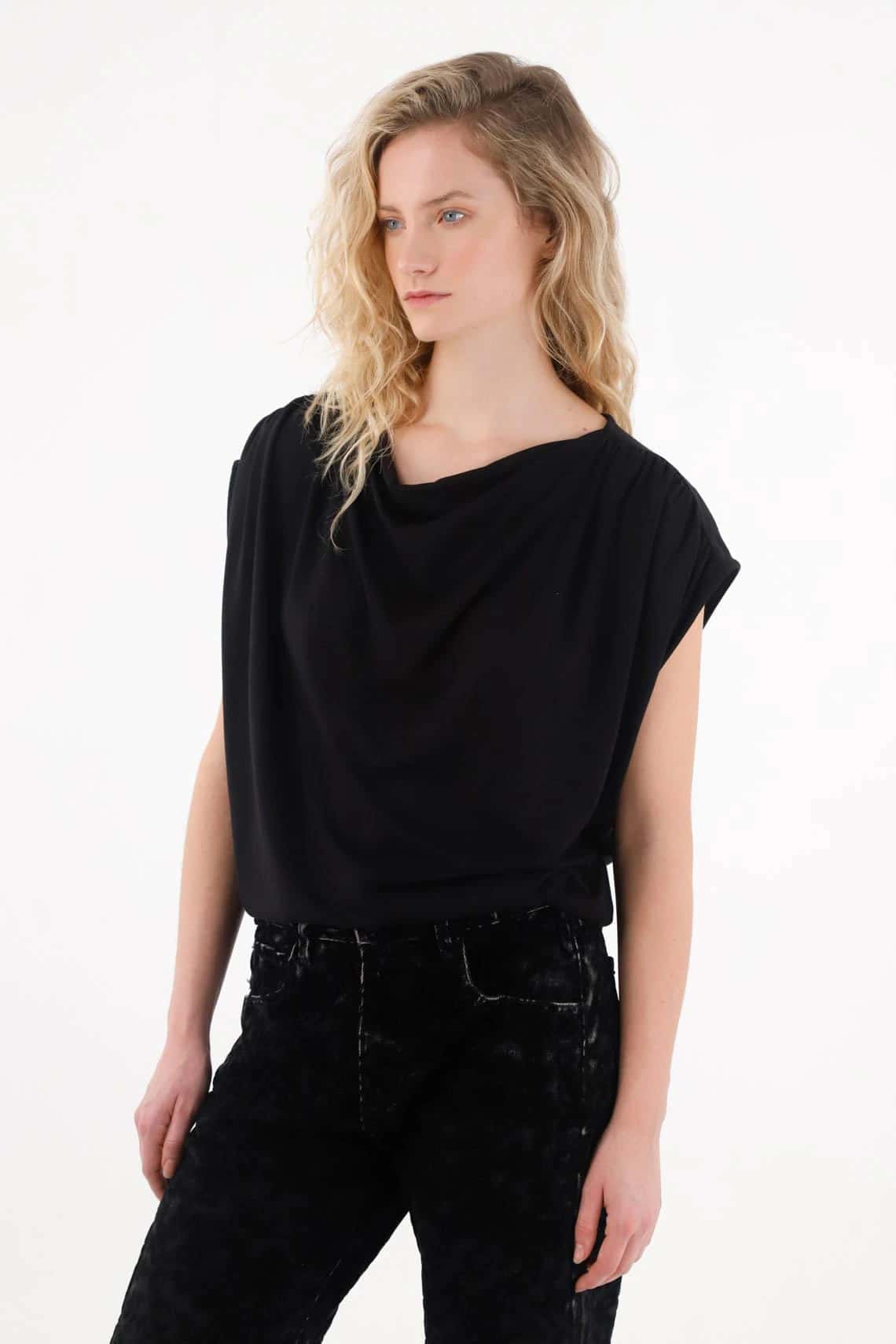 Camiseta con drappeado negra para mujer