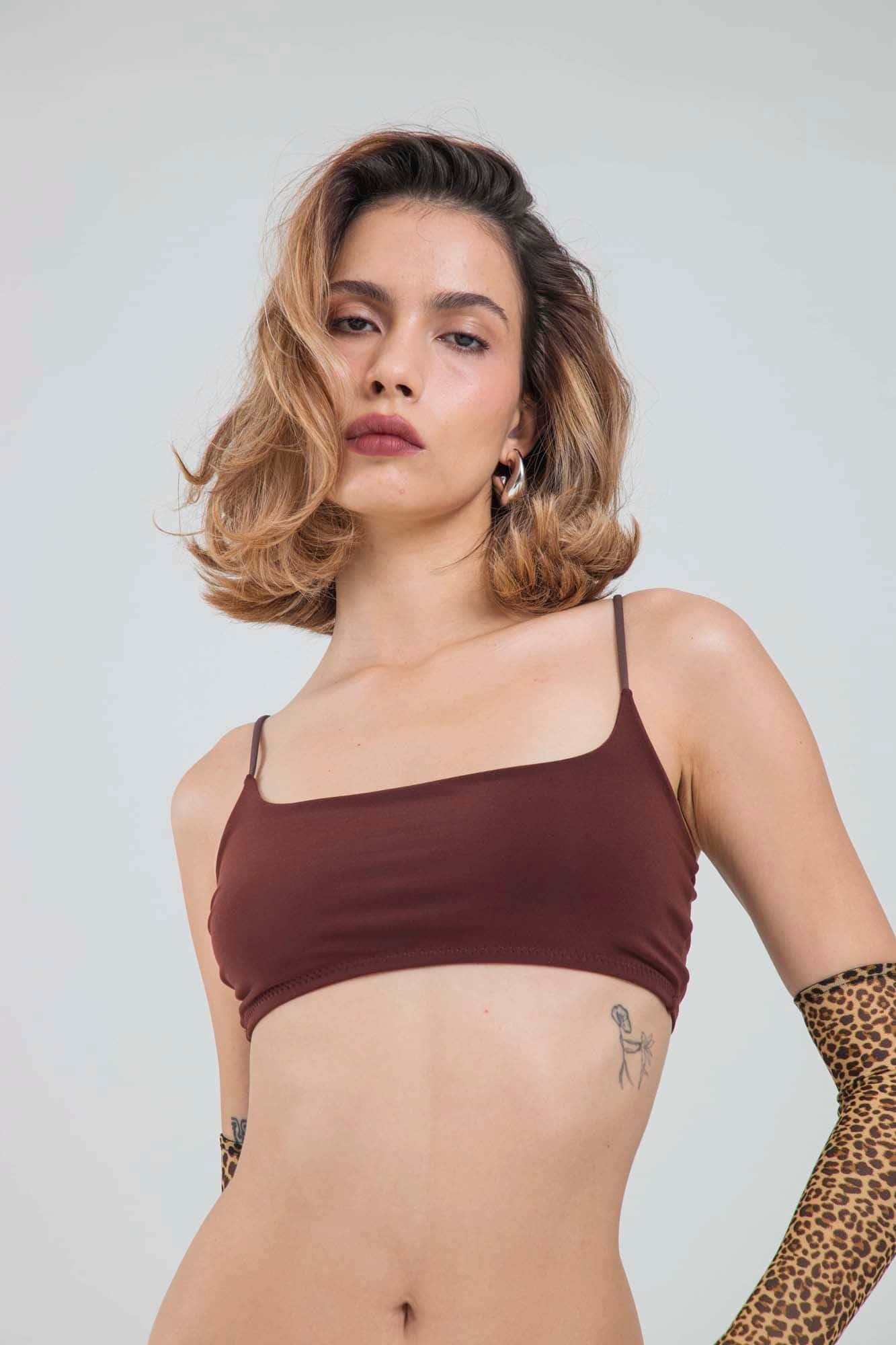 ESSENTIAL BROWN DAILY TOP