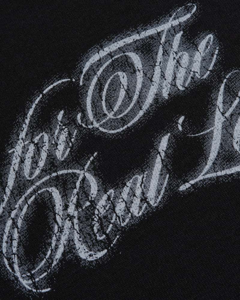 Camiseta Negra Boxy Love Hurts - miniatura 4