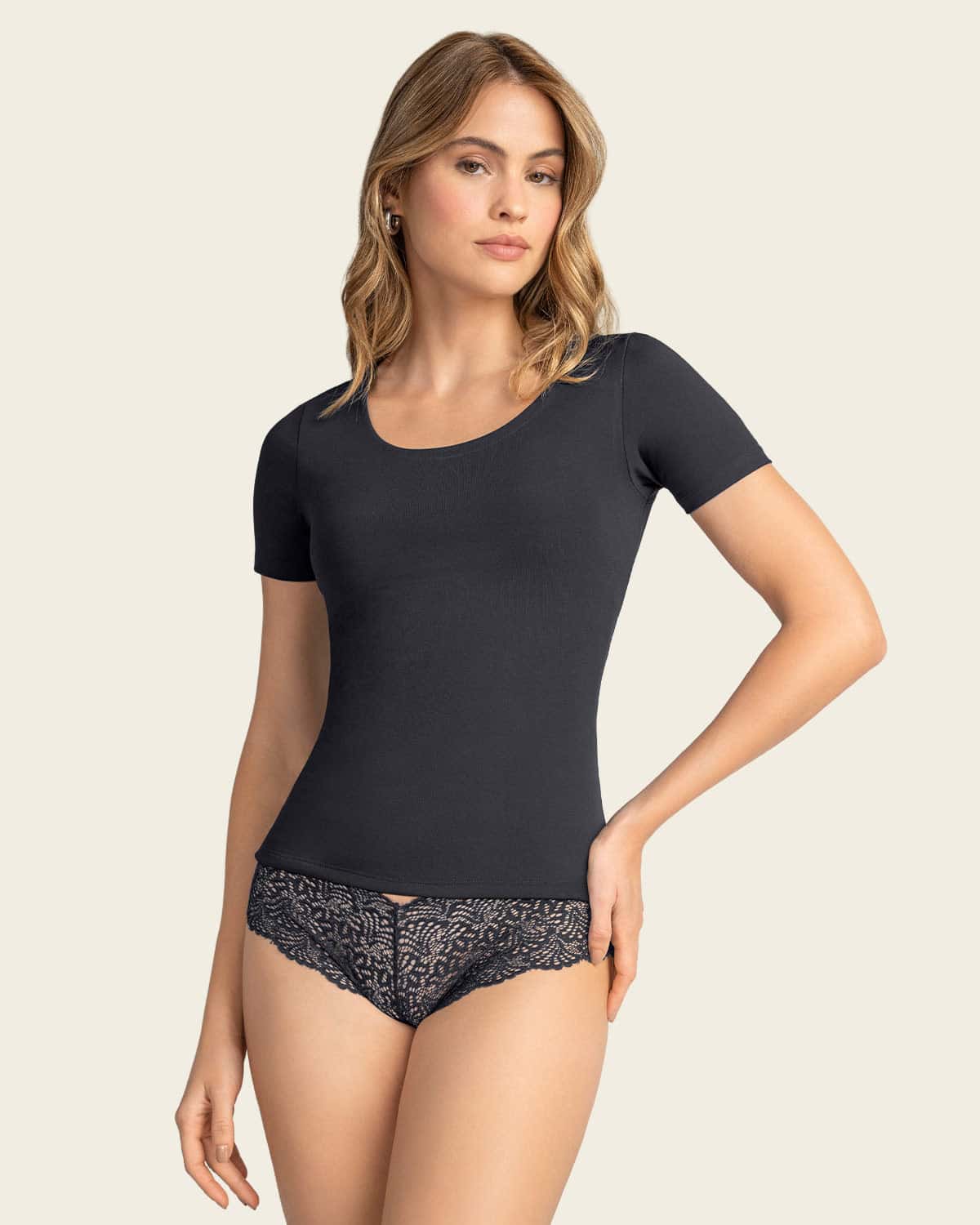 Camiseta corta ajustada con escote redondo