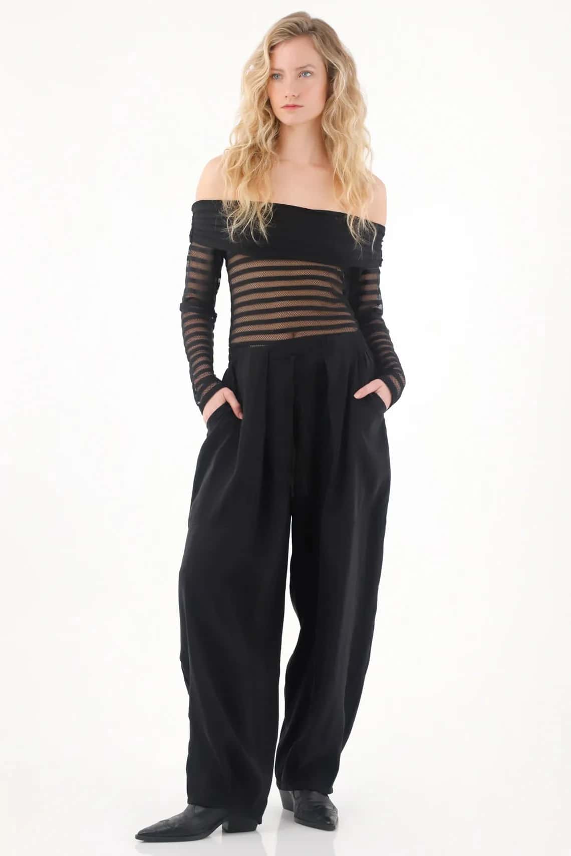 Pantalón con bolsillos laterales negro para mujer