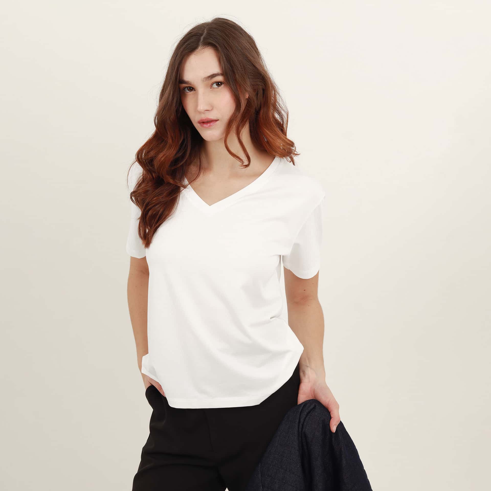 Camiseta básica cuello en V manga corta - miniatura 7
