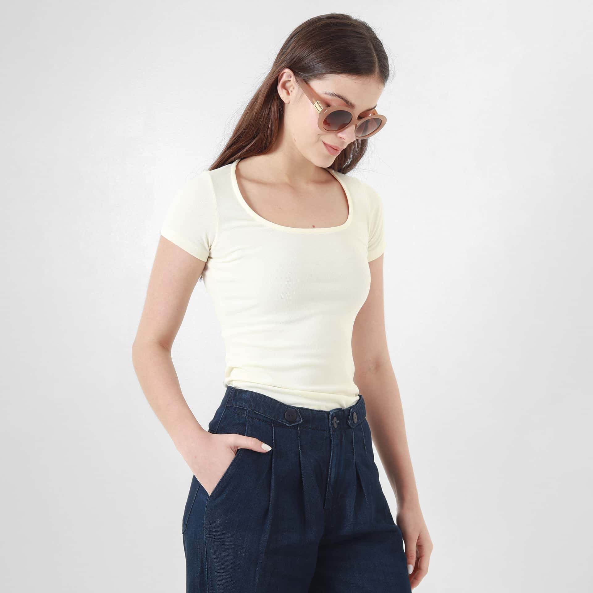 Camiseta escote en U manga corta