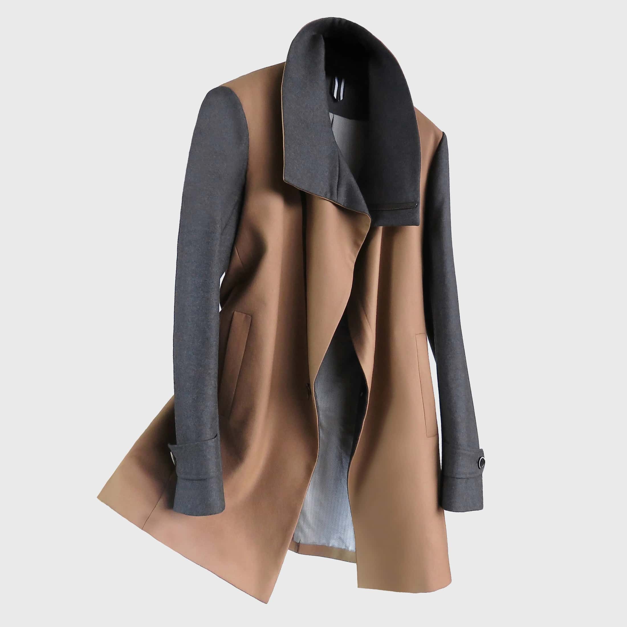 Chaqueta Larga Camel con Solapa Asimétrica