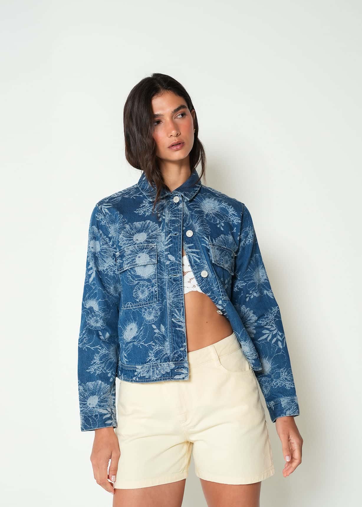 Chaqueta con estampado floral