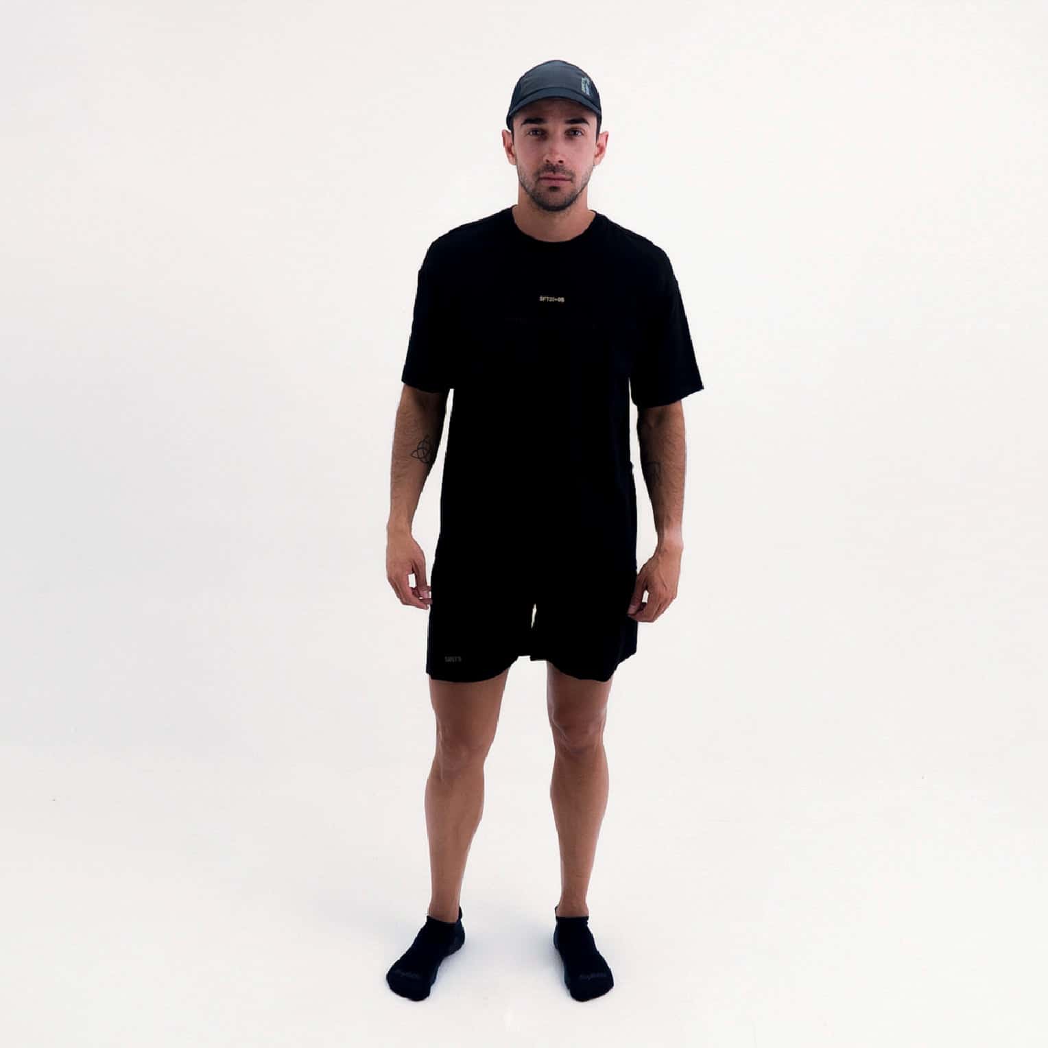CAMISETA LIFESTYLE MANGA CORTA ROAM OVERSIZE BLACK PARA HOMBRE - miniatura 1