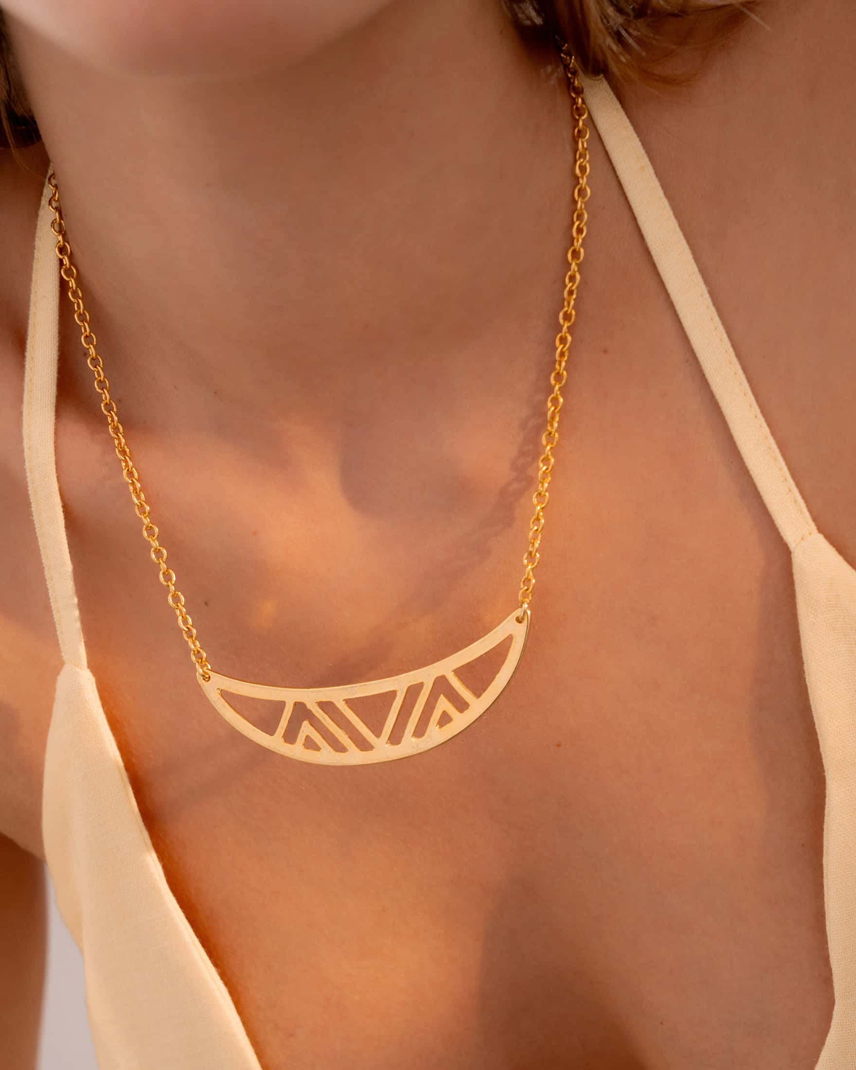 Collar Placa Media Luna + Aretes