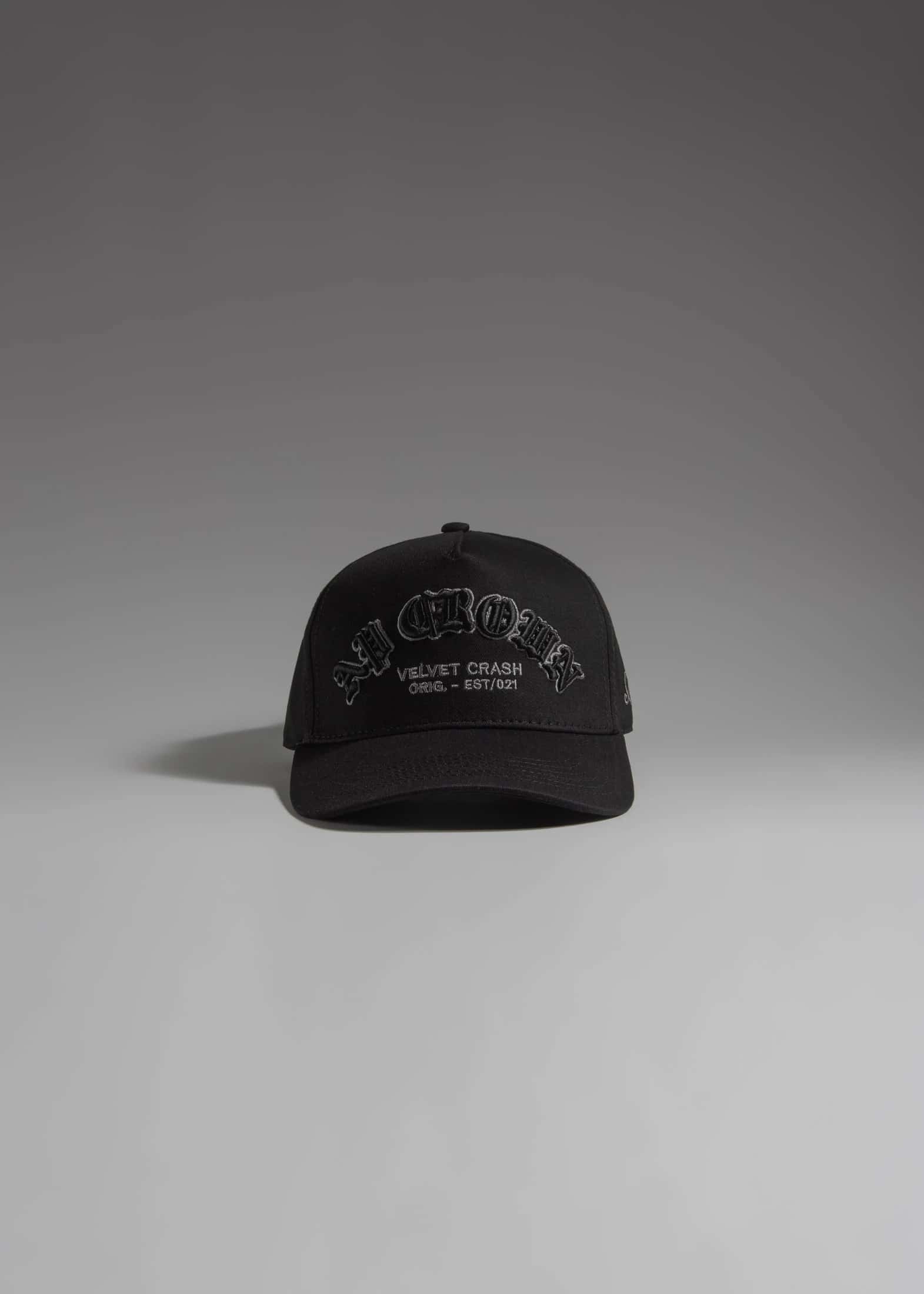 VELVET CROWN CAP