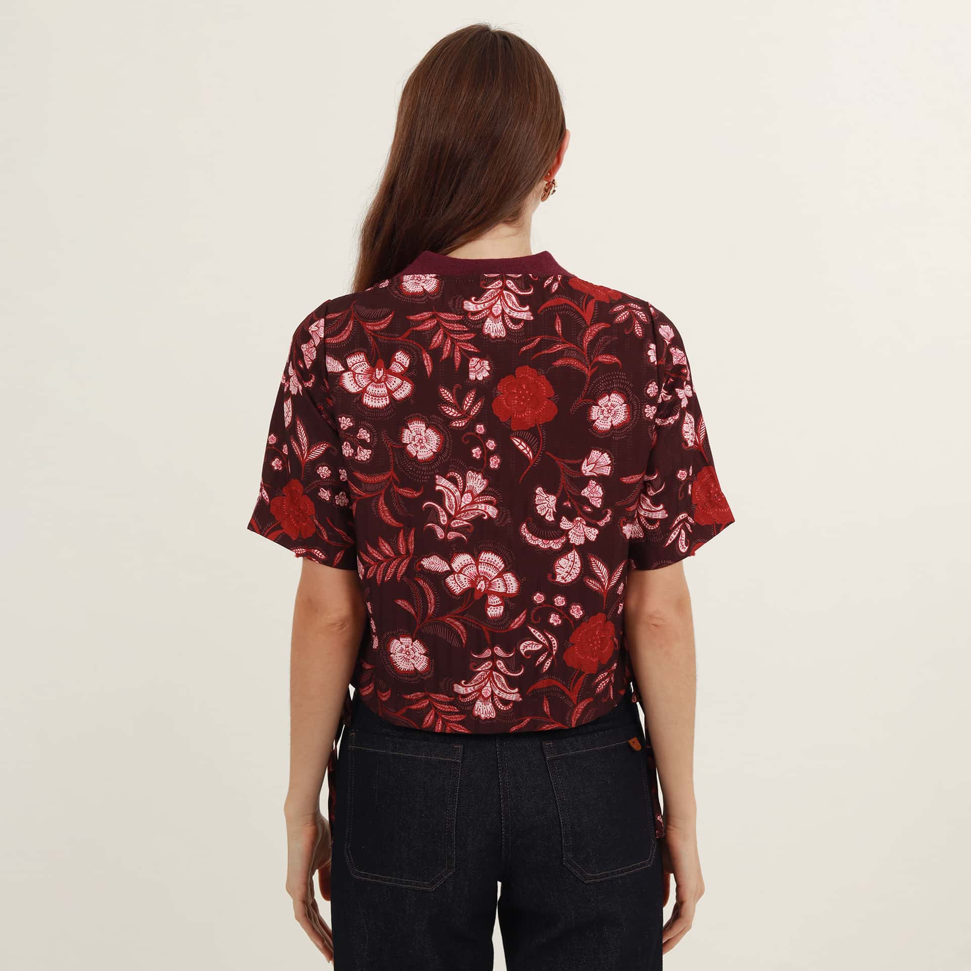 Blusa estampada escote ojal manga corta con lazos en costados - miniatura 3