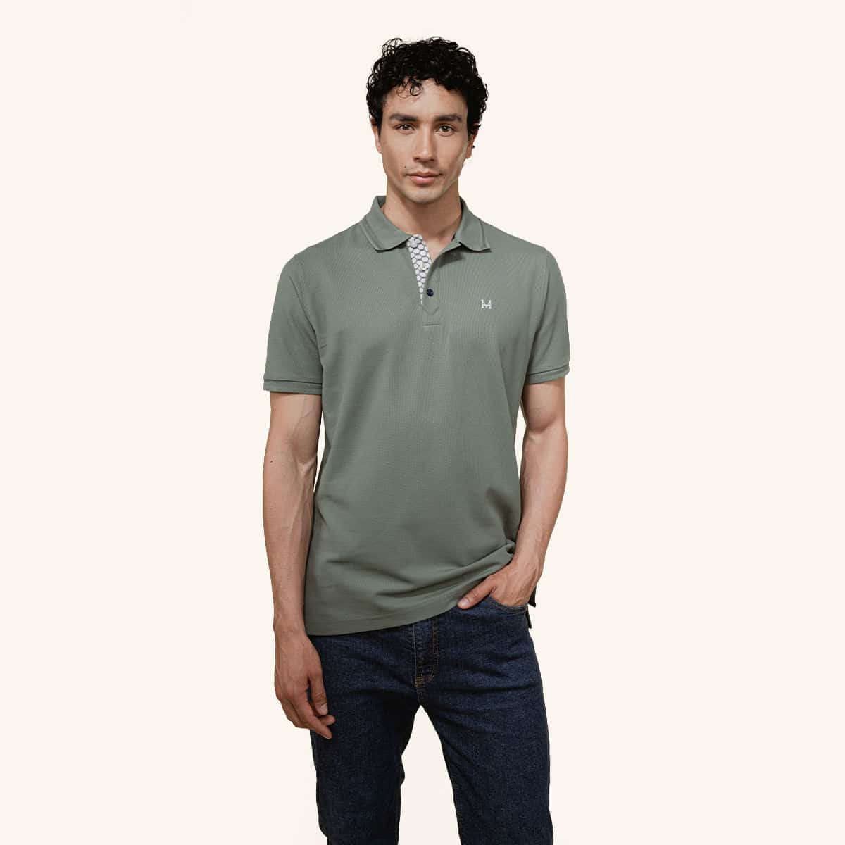Camiseta Polo Emblema Cipres Tierra Arriba