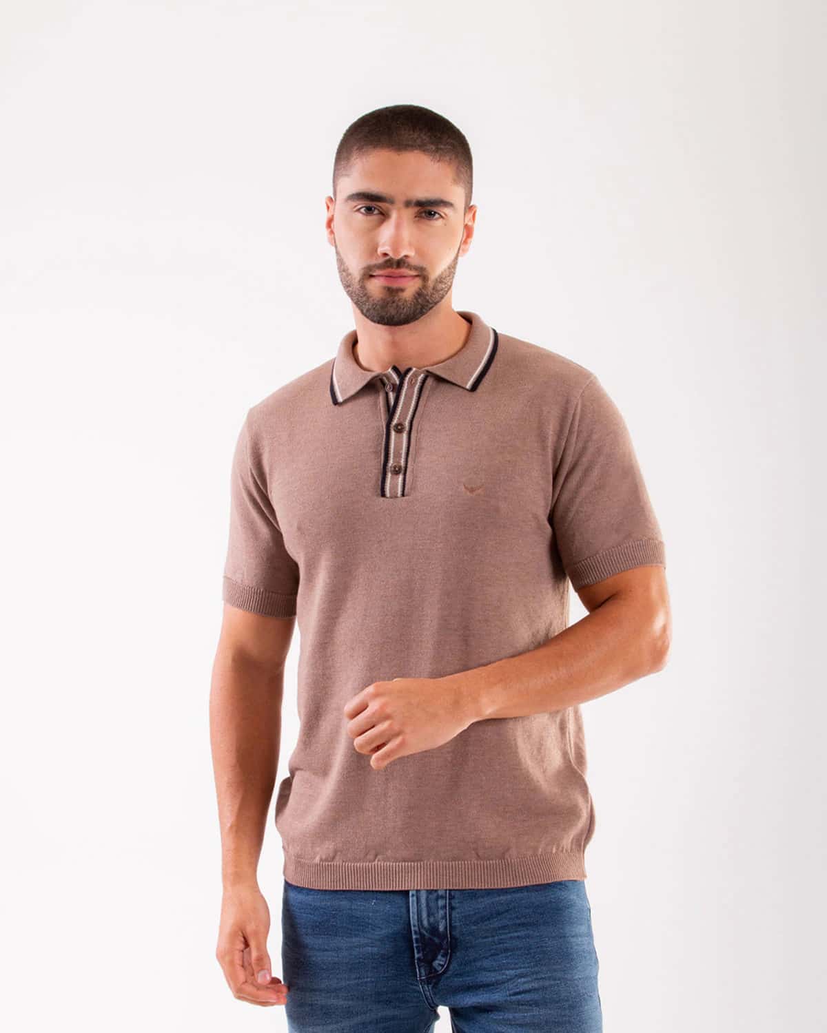 Polo cafe tejida para hombre