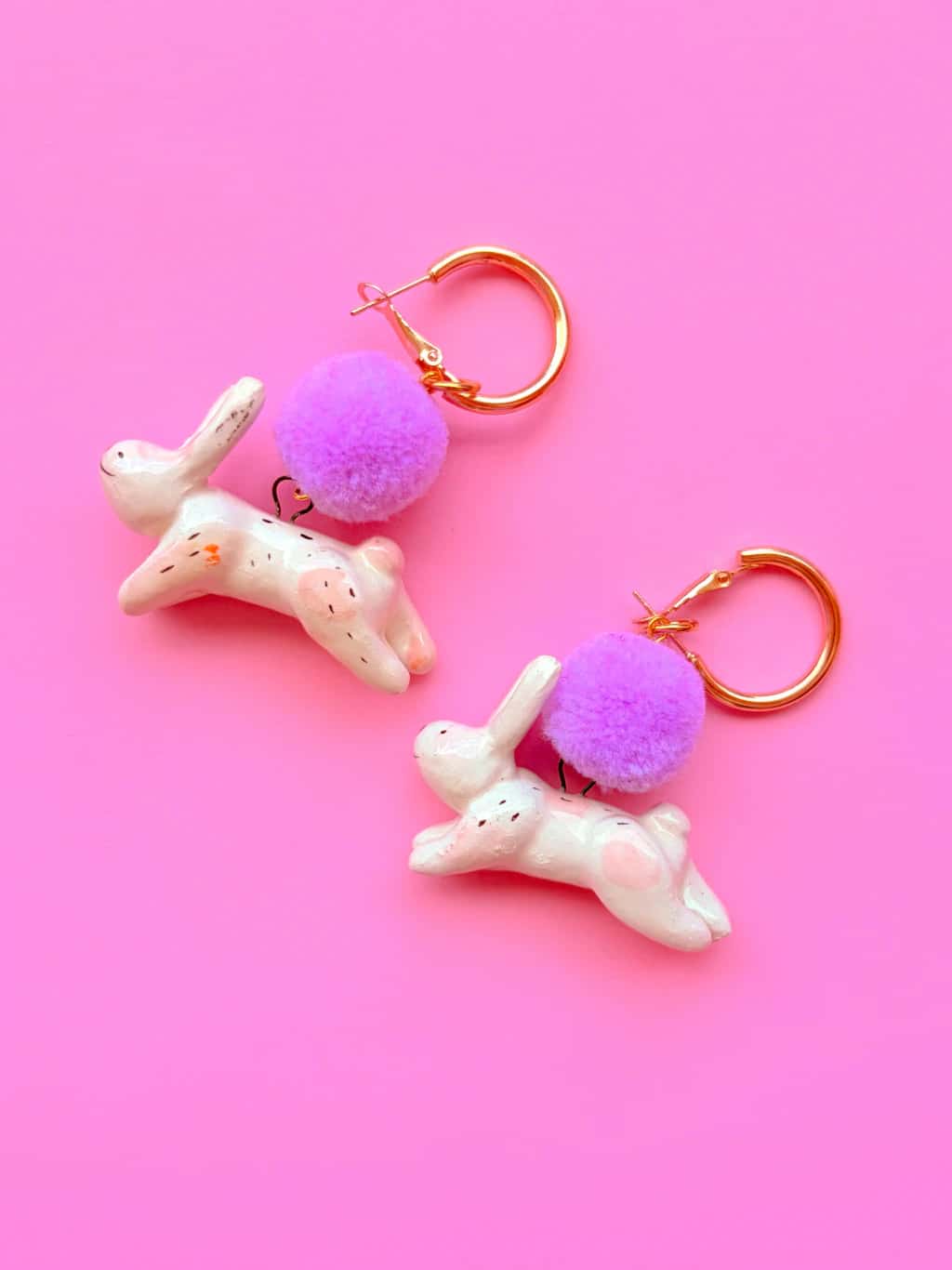 Aretes de conejo ponpon lila