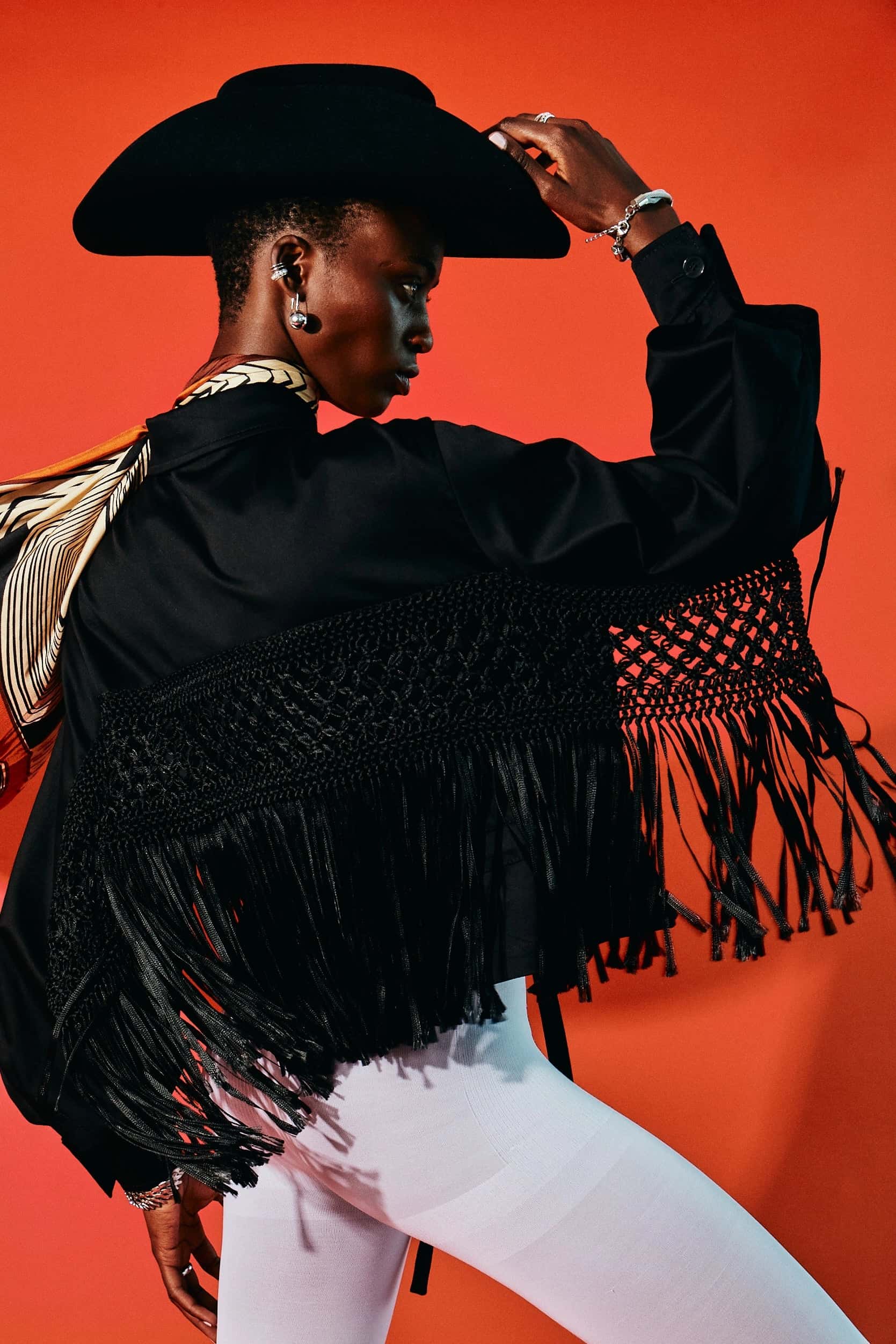 CHAQUETA SAHARIANA CON MACRAME
