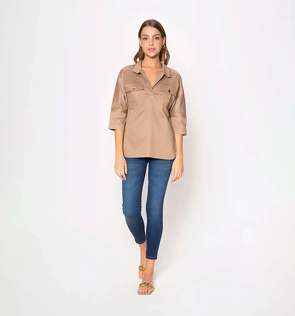 Camisera con dos bolsillos laterales