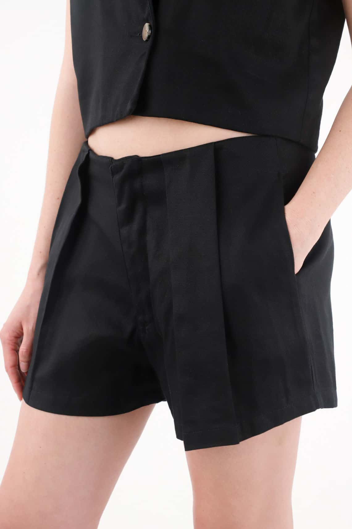 Short tiro alto con tablas negro para mujer