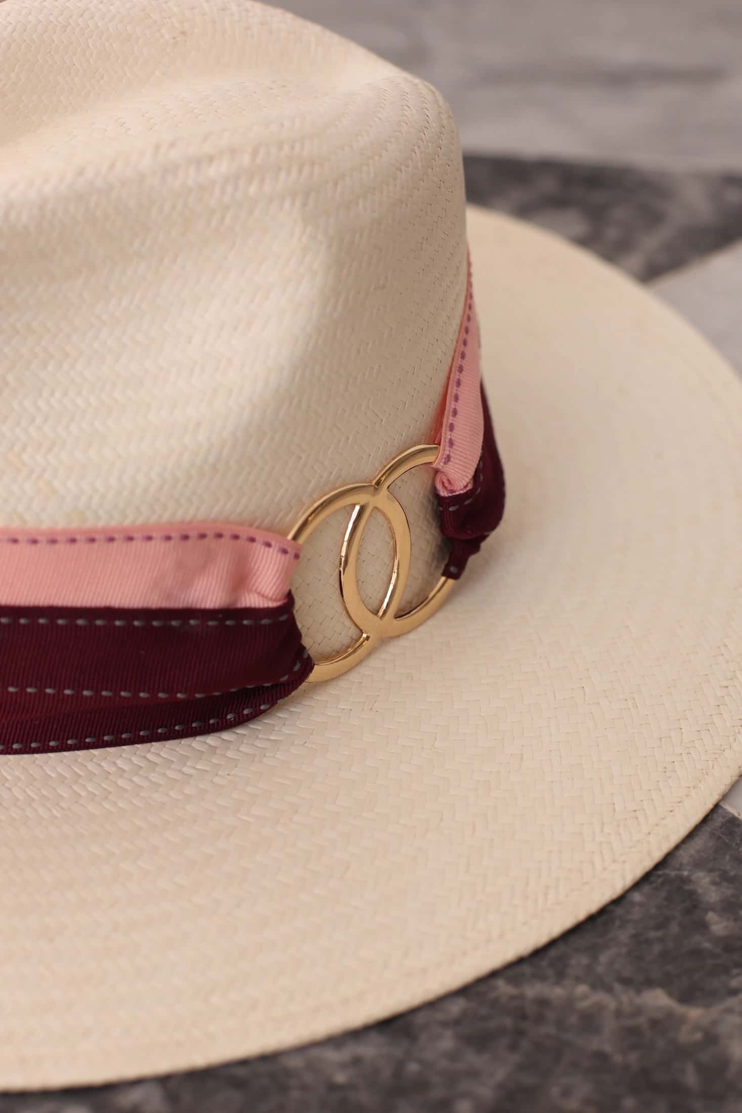 Two-tone band hat
