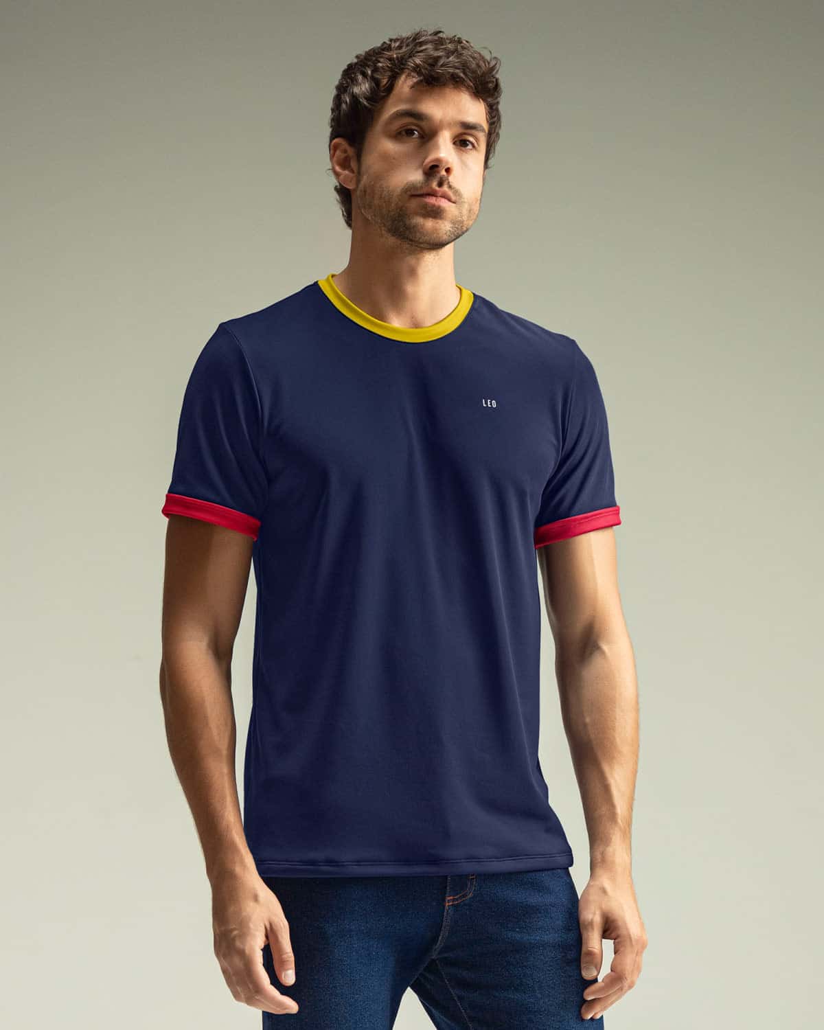 Camiseta deportiva masculina con tecnología de secado rápido