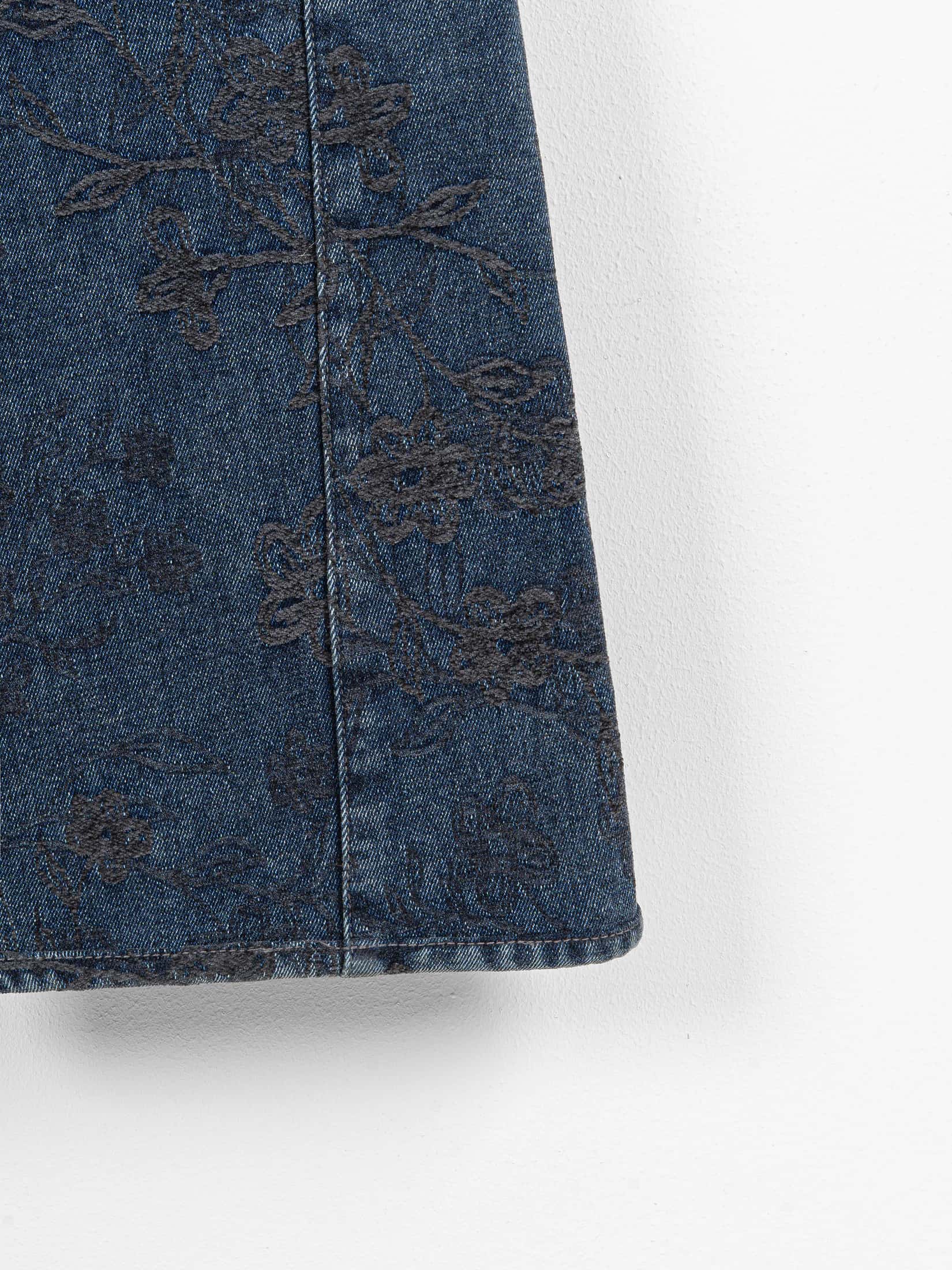 Ref: 066579 Jean mom flare, rígido, detalle de tela bordada, con cortes, tiro alto, tono gris - miniatura 6