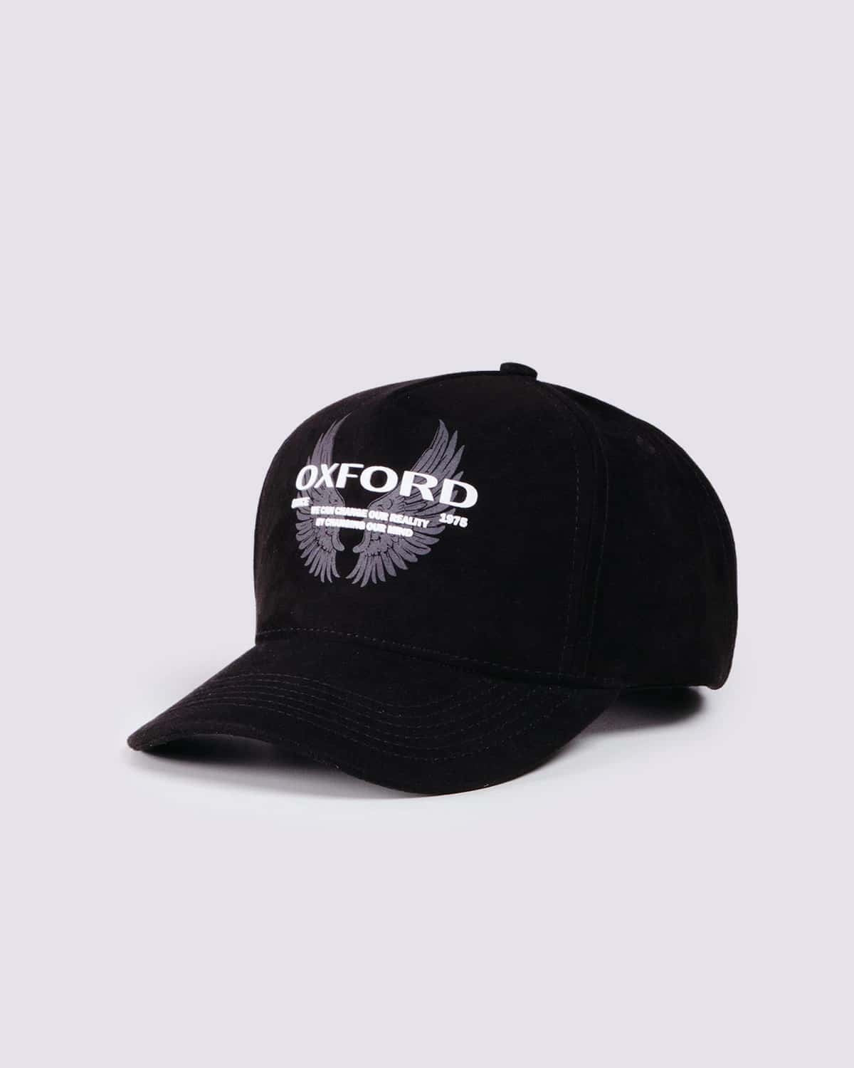 Gorra negra estampado frontal