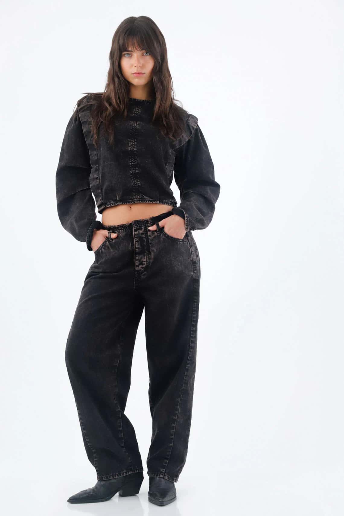 Jean para mujer en algodón negro relajado horseshoe