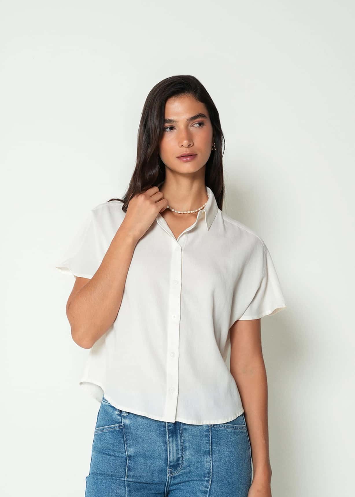 Camisa corta cuello clásico