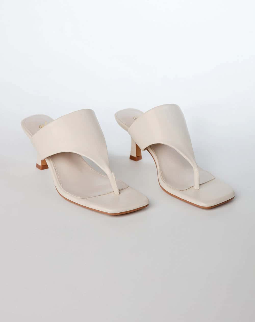 Sandalias de tacón mule crudo mujer